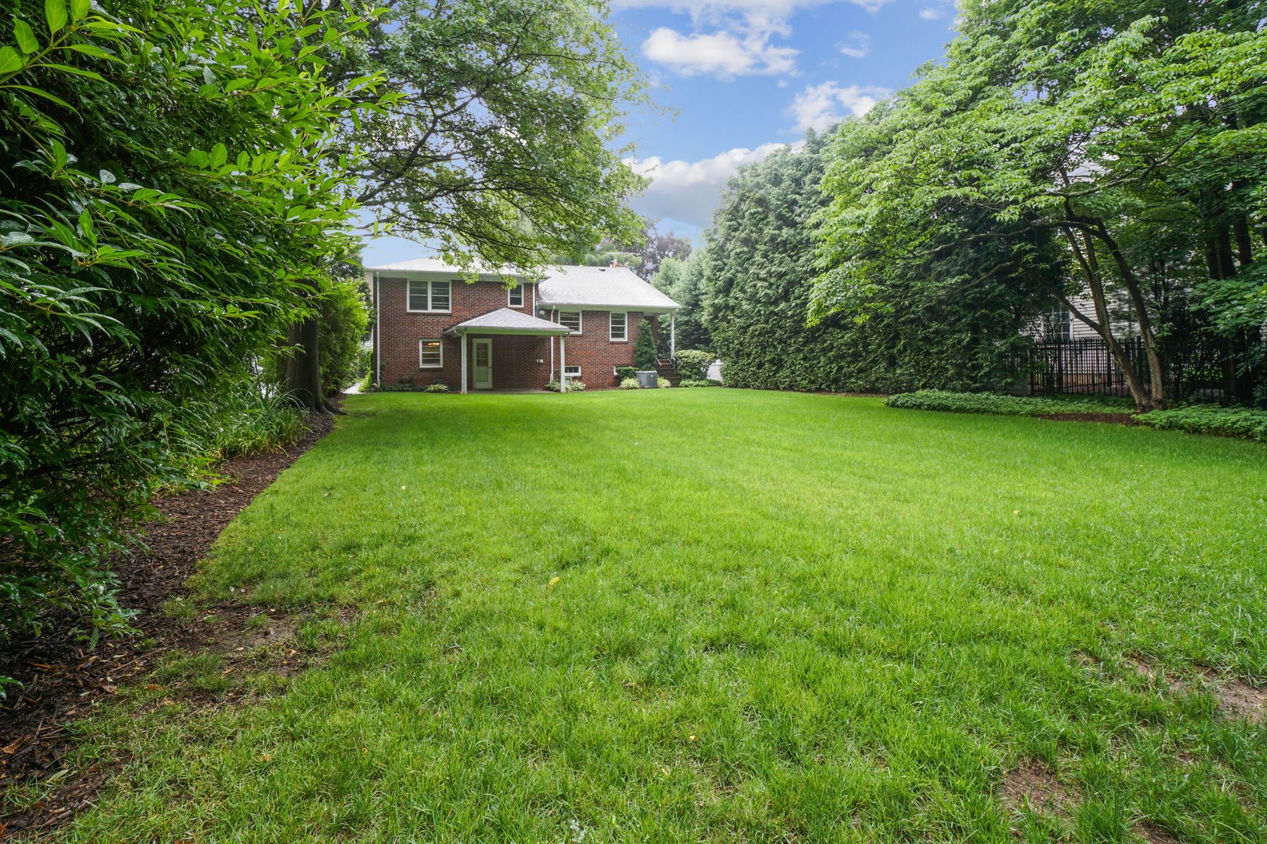 190 Kent Place Boulevard 