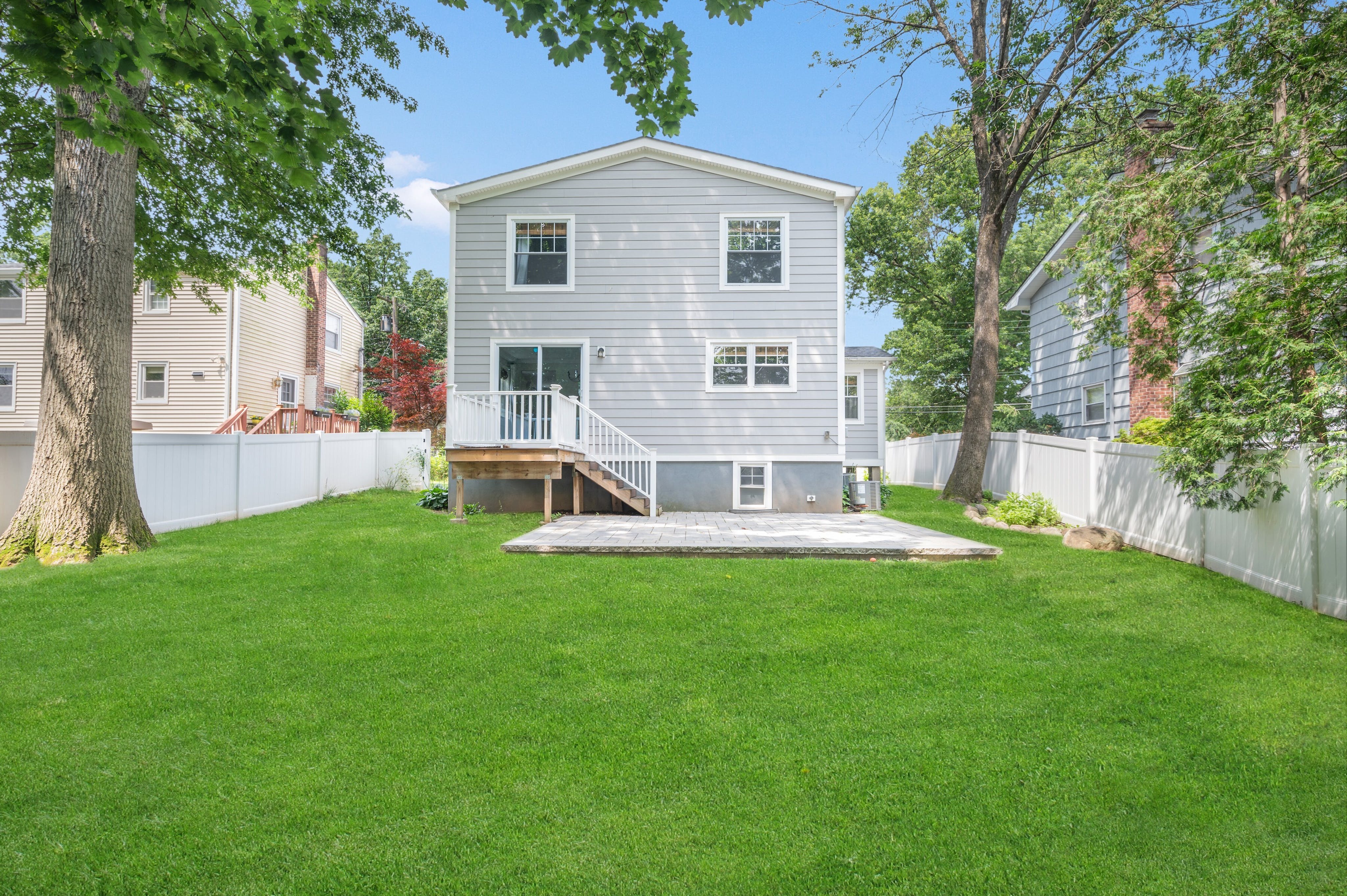 22 University Avenue 