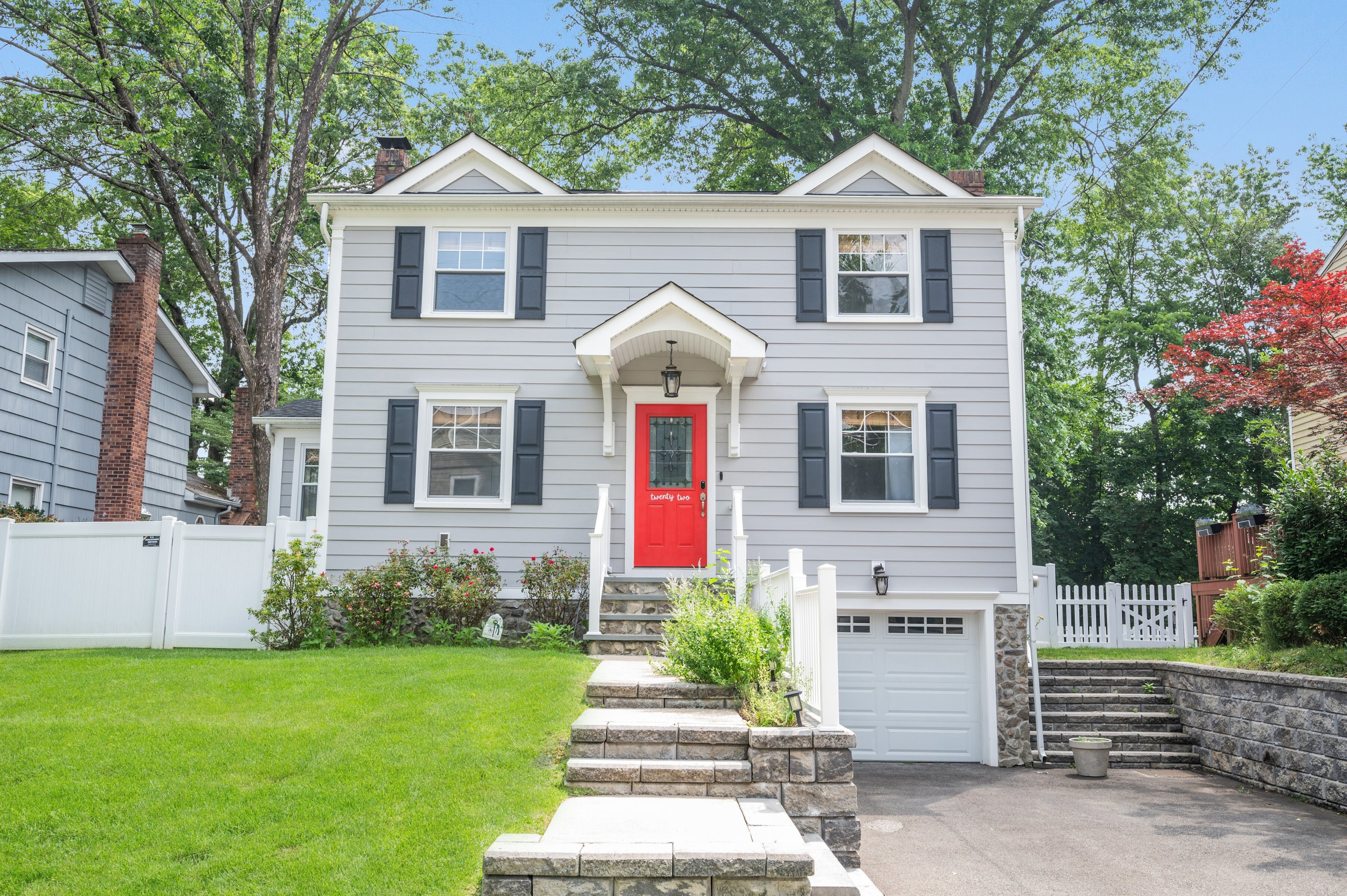 22 University Avenue 