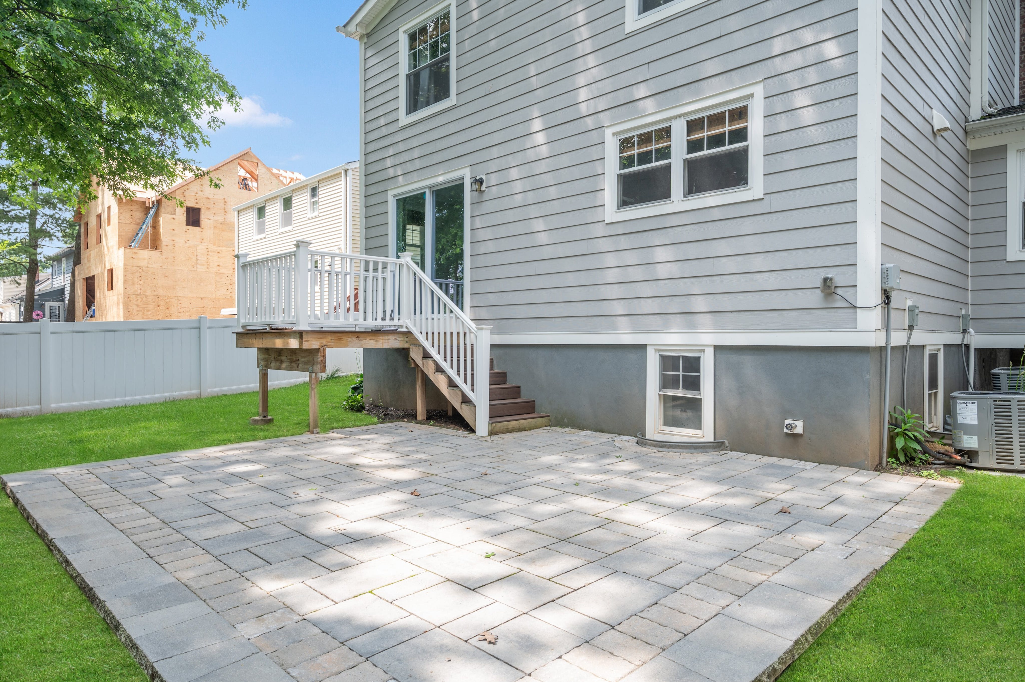 22 University Avenue 