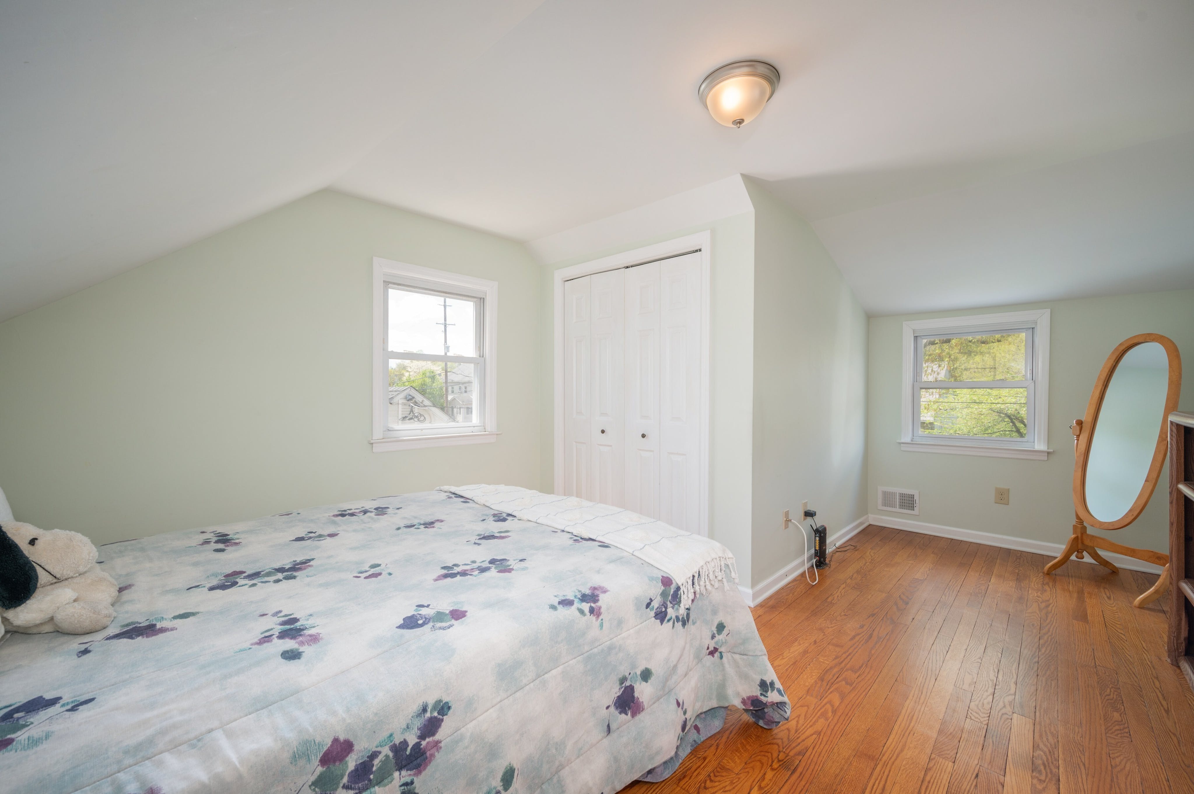21 Middle Avenue 