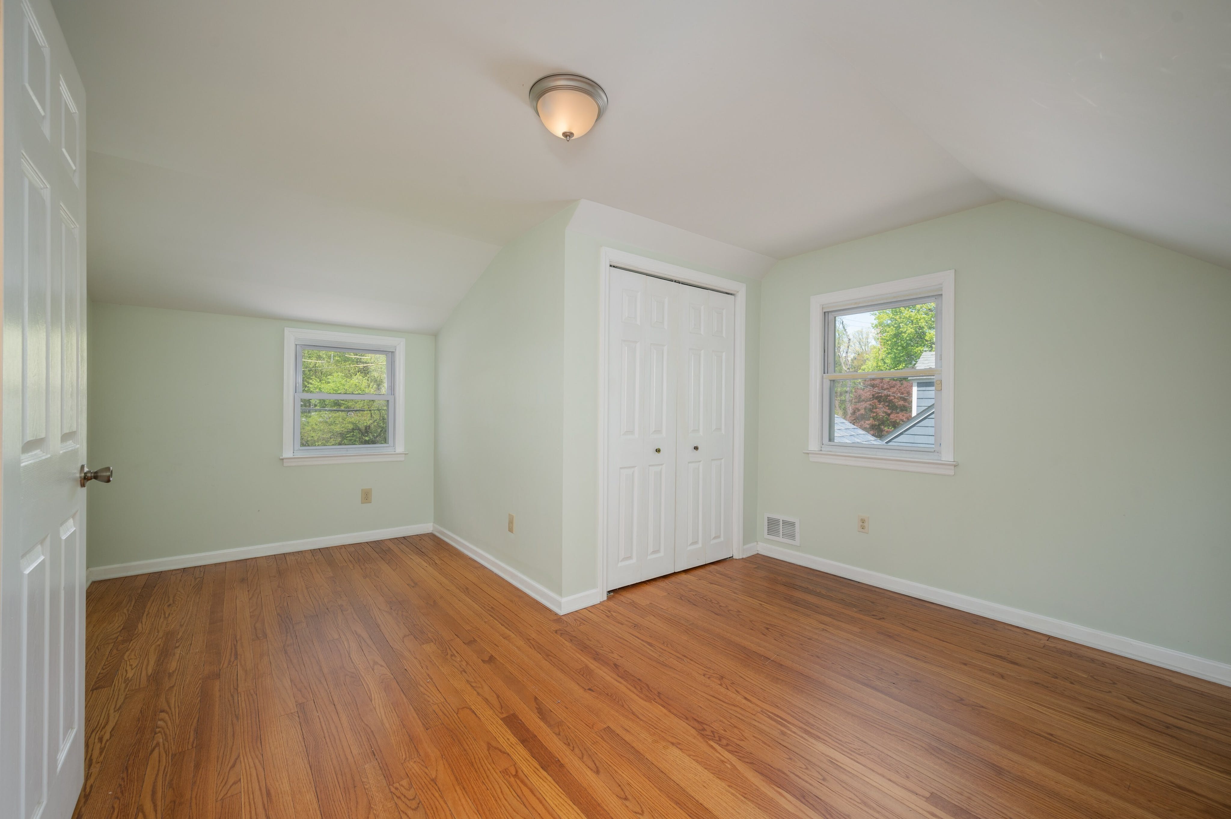 21 Middle Avenue 