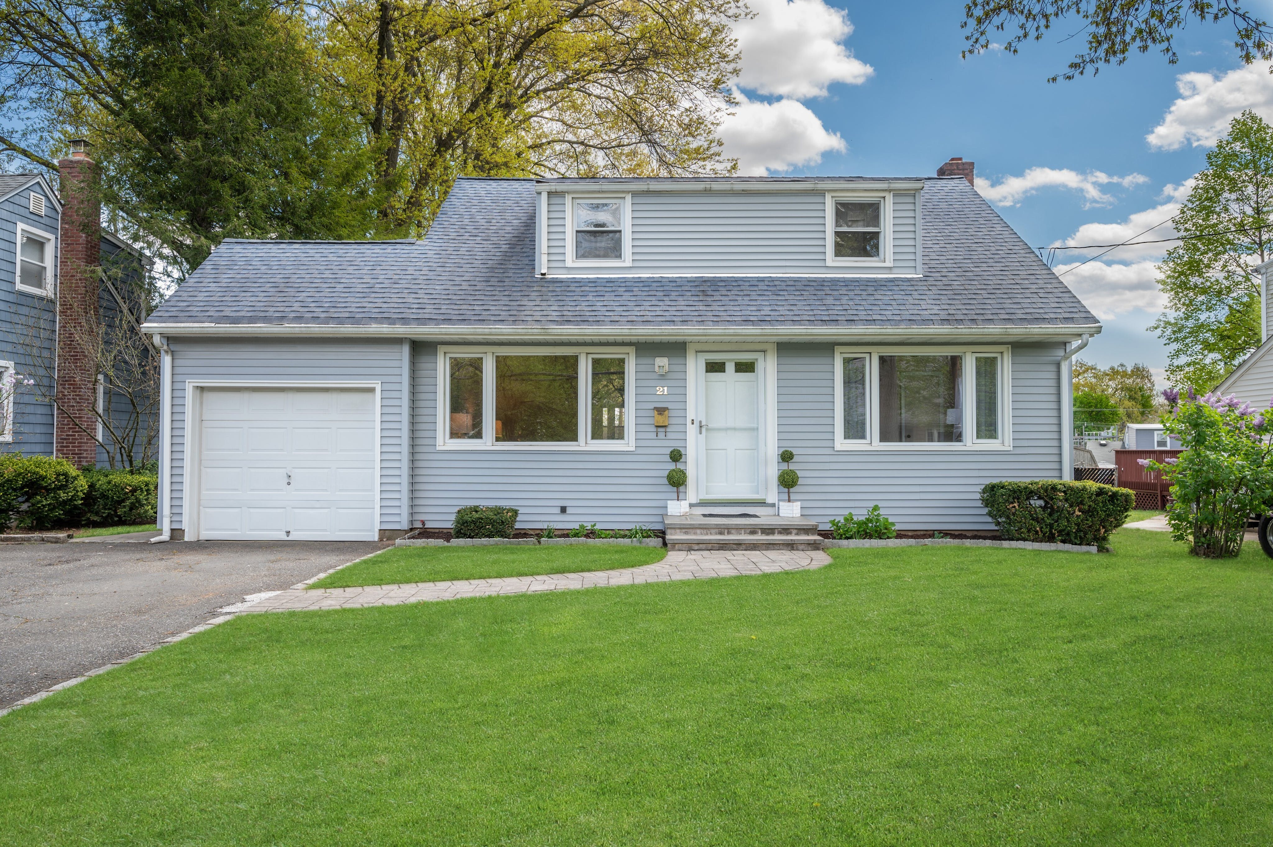 21 Middle Avenue 
