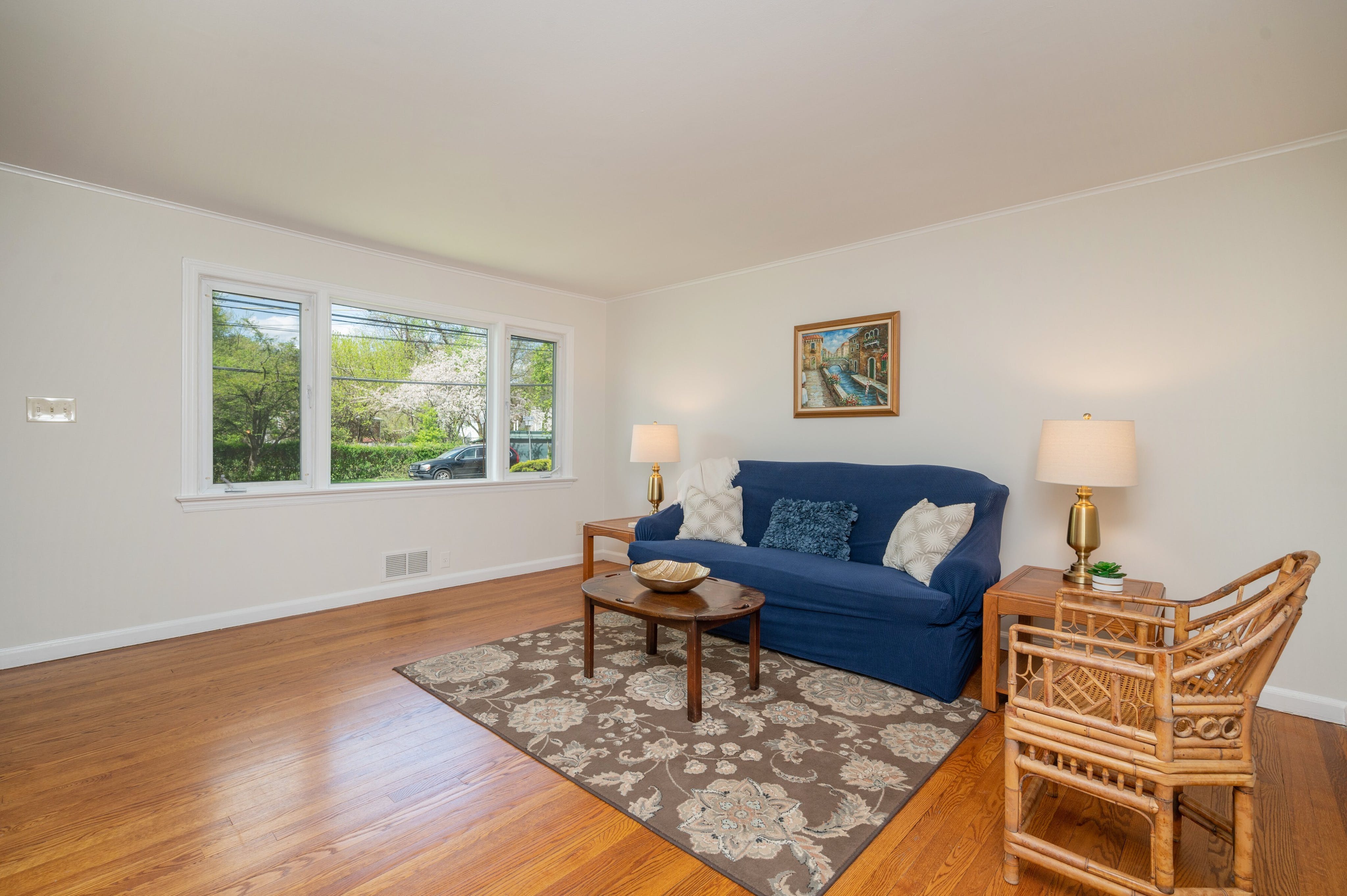21 Middle Avenue 