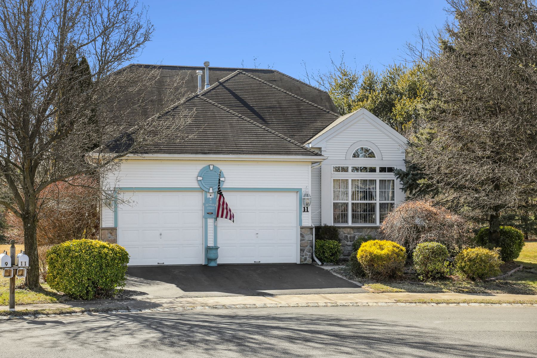 11 Edgeworth Cir 