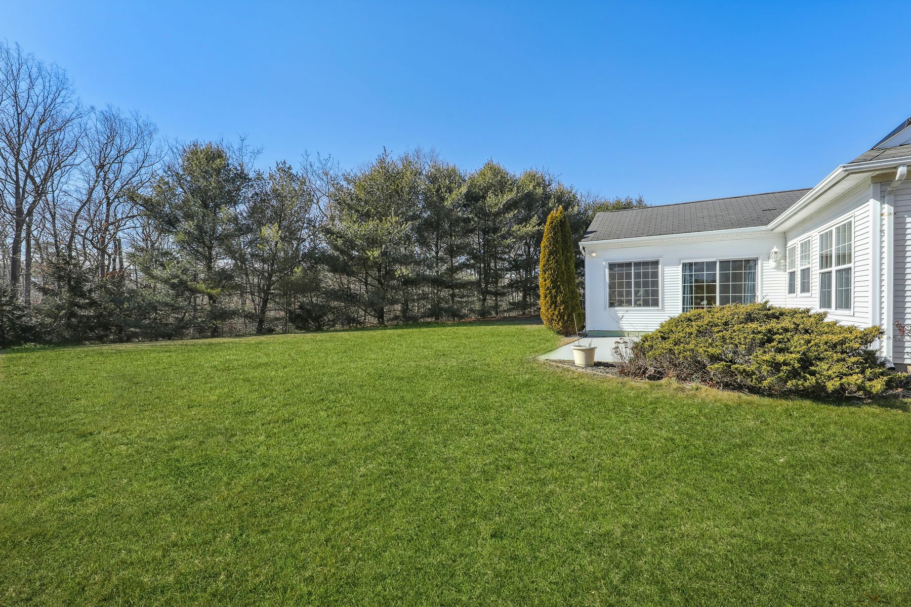 11 Edgeworth Cir 