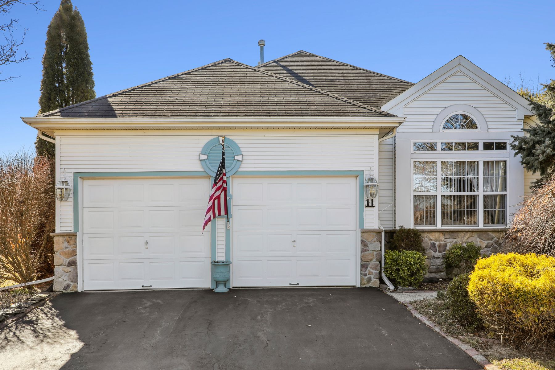 11 Edgeworth Cir 