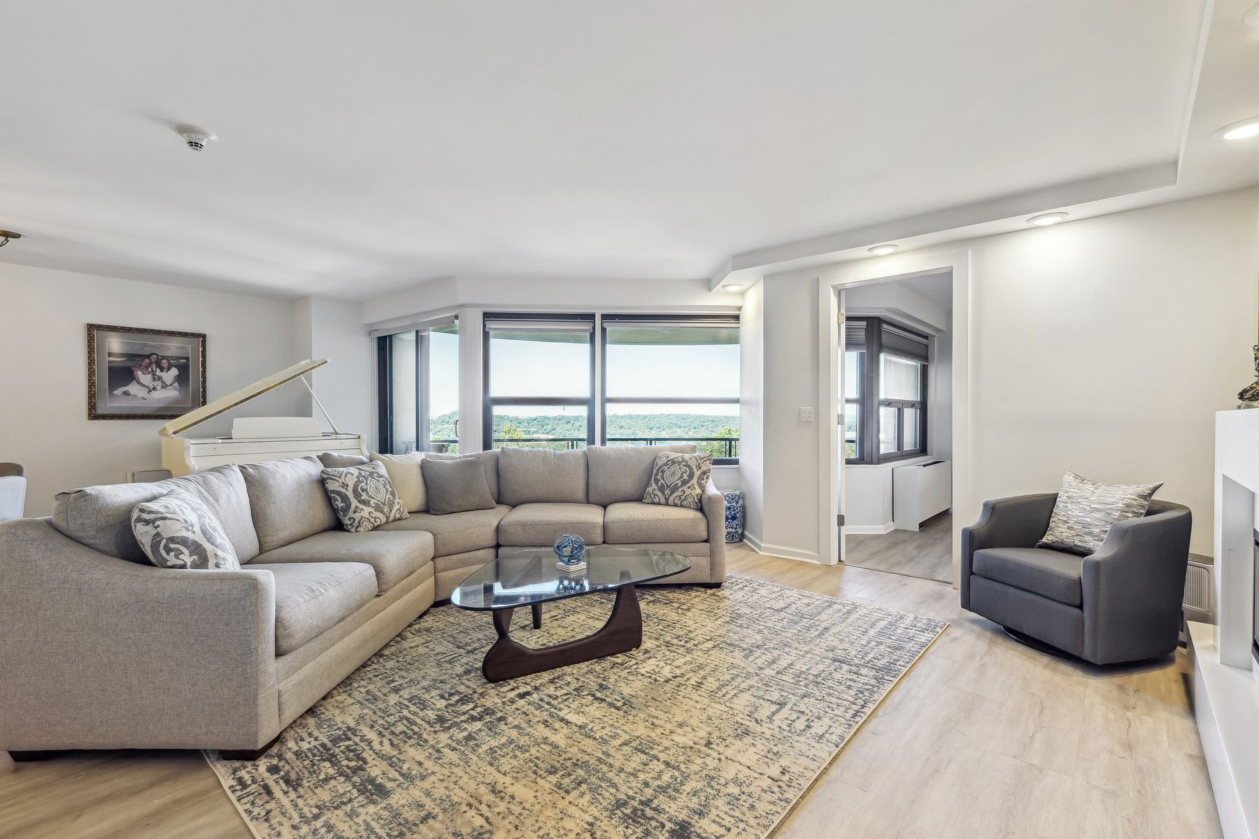 2 Claridge Dr, 4aw Unit# 4AW