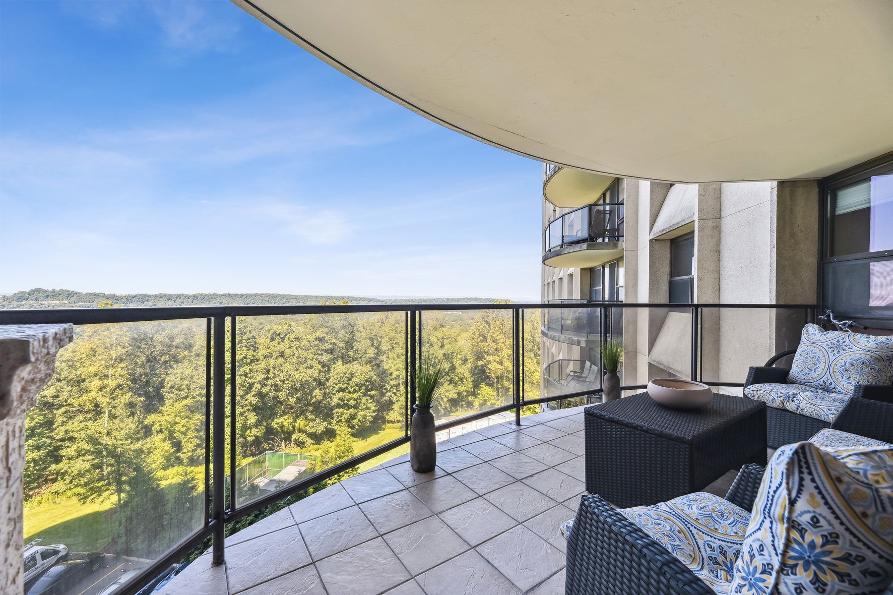 2 Claridge Dr, 4aw Unit# 4AW