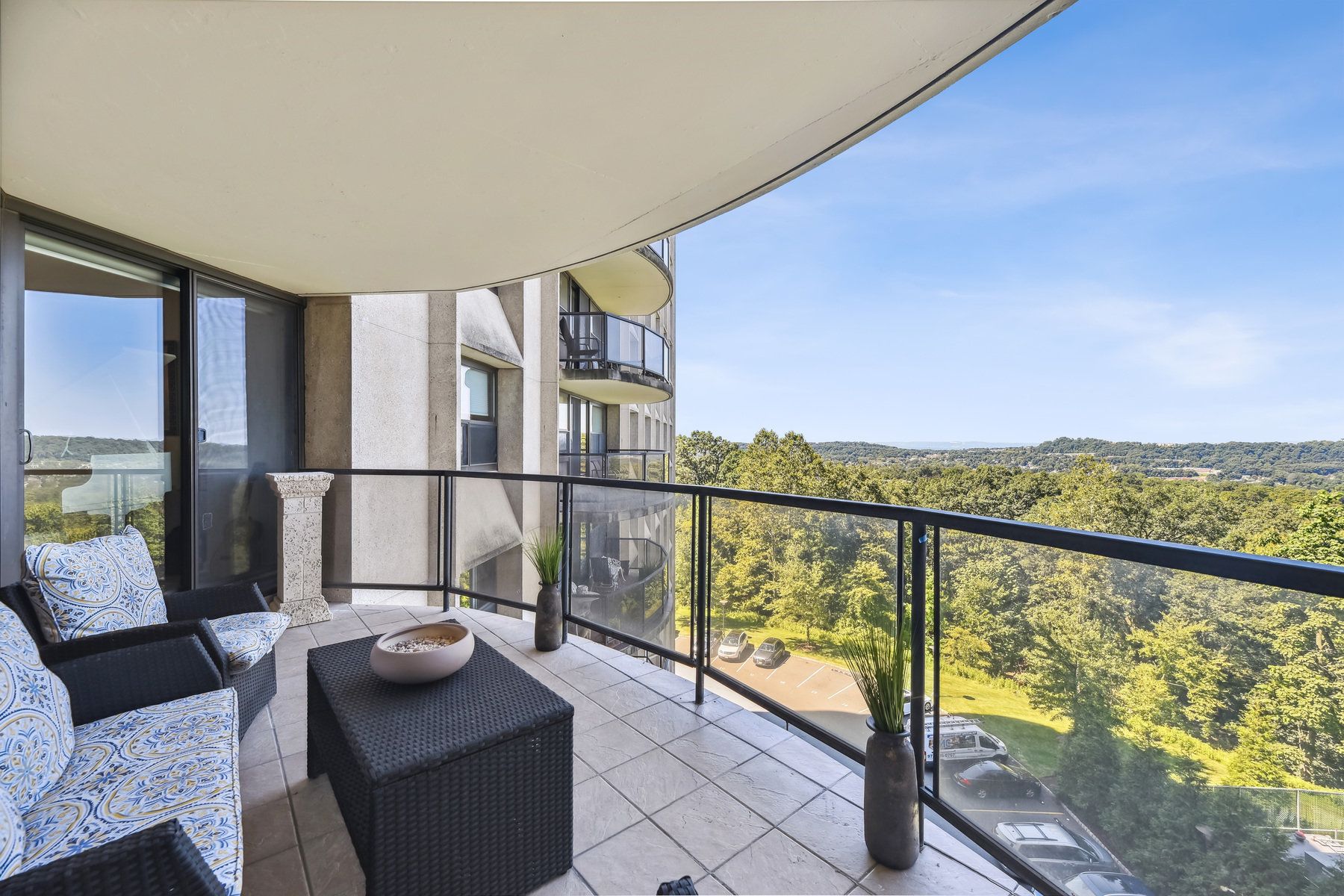 2 Claridge Dr, 4aw Unit# 4AW