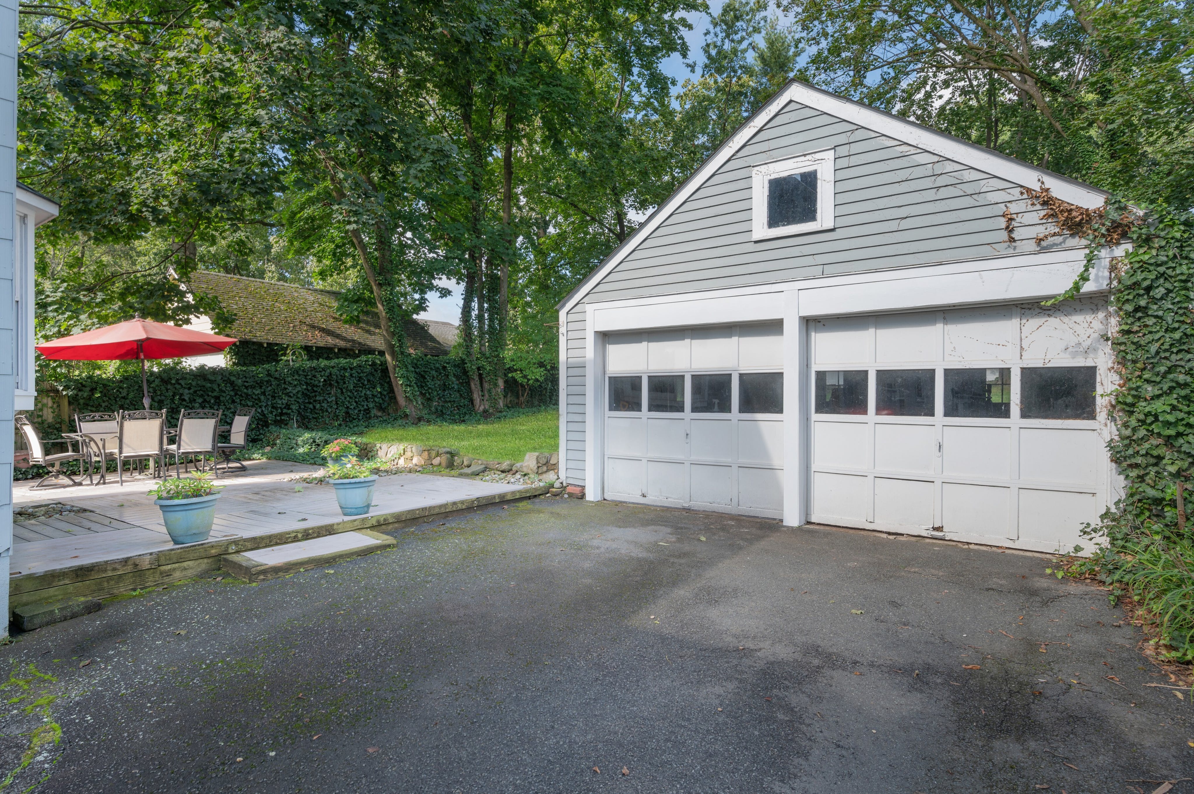 35 Hedges Avenue 