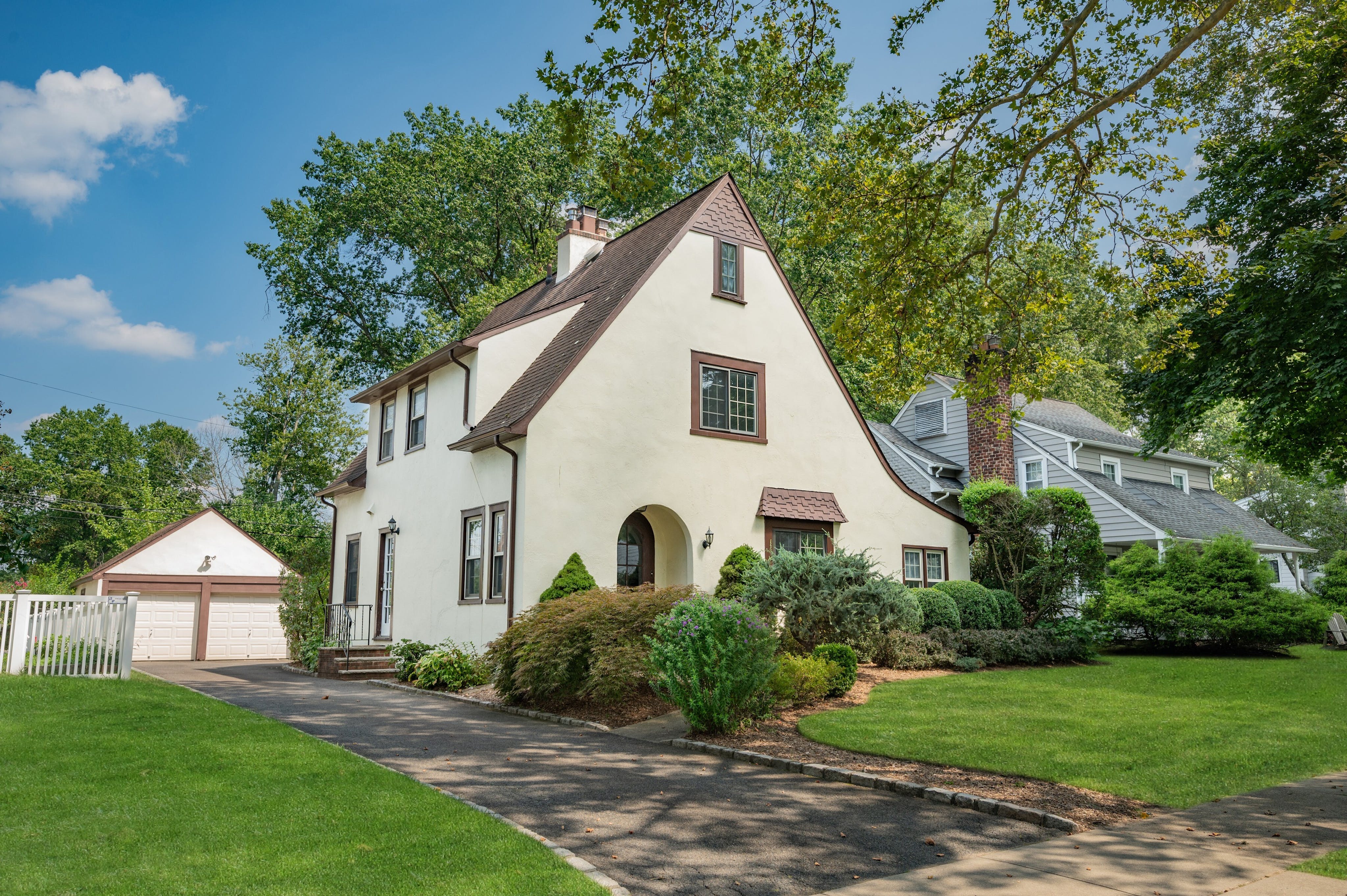 11 Iris Road 