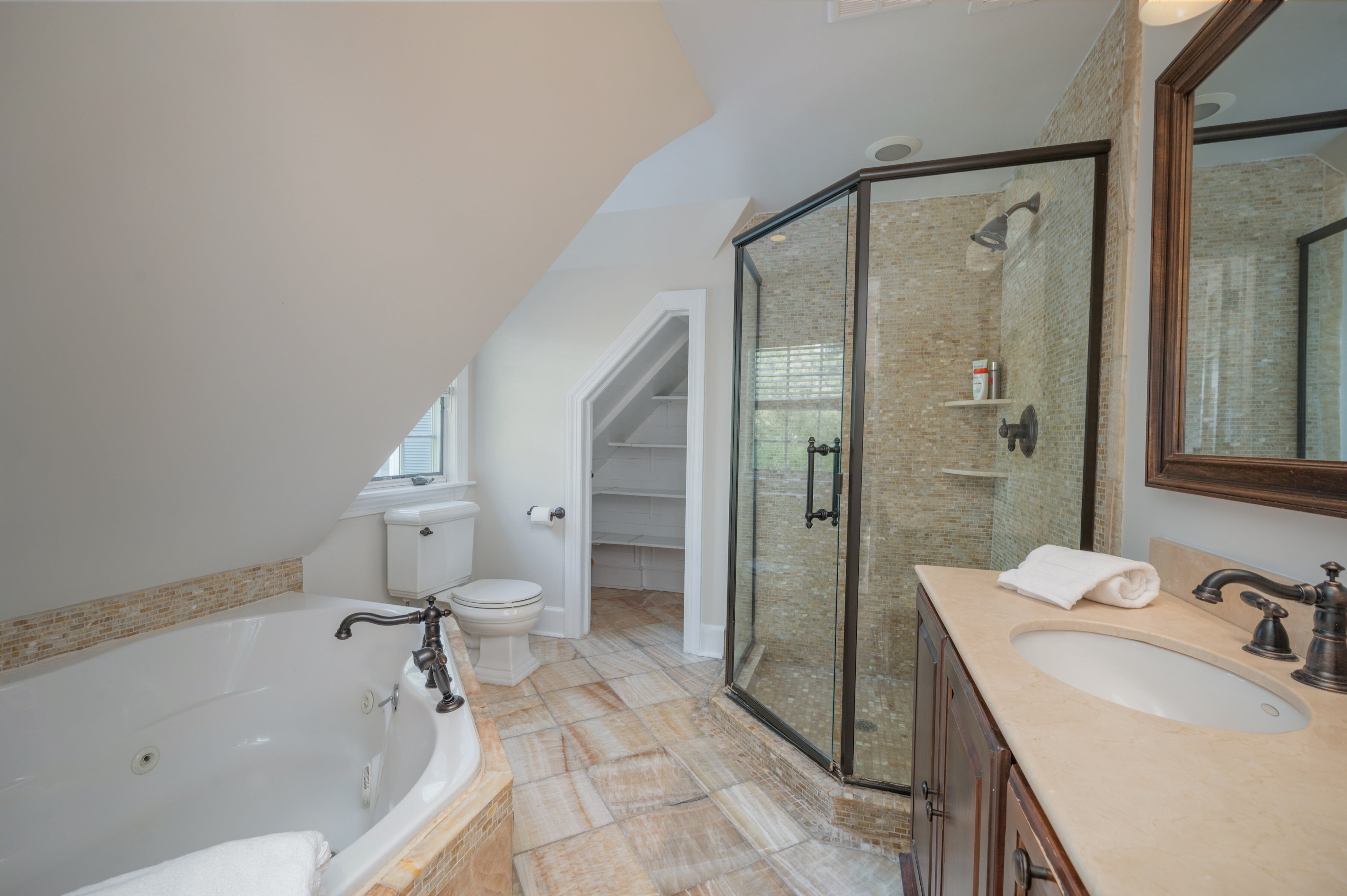 2 Meadowbrook Court 