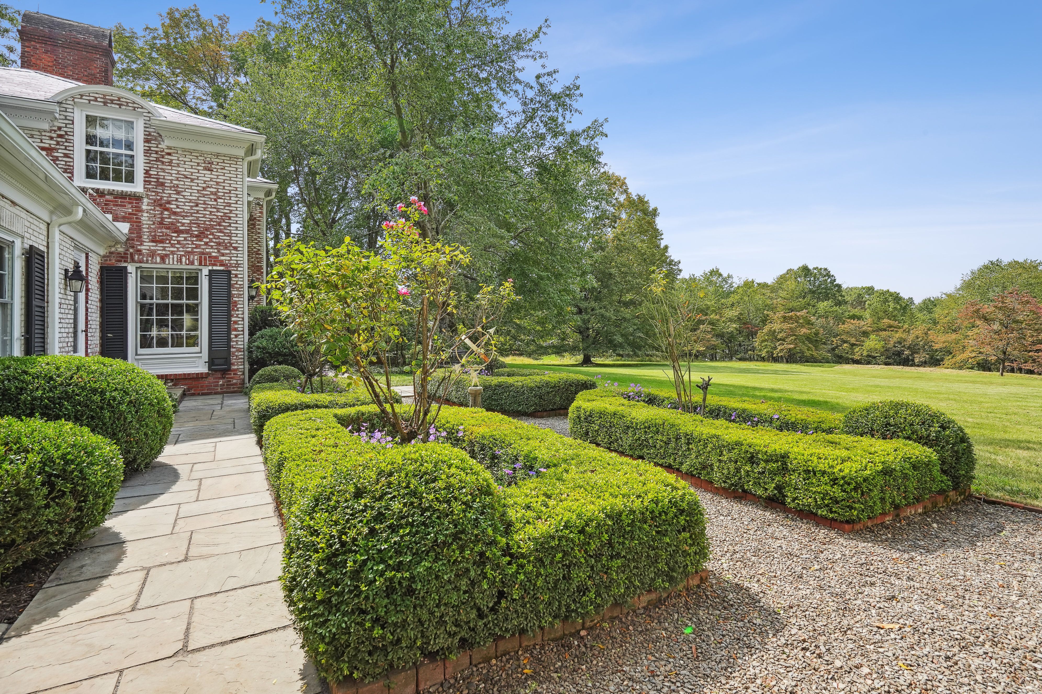 21 Featherbed Lane 