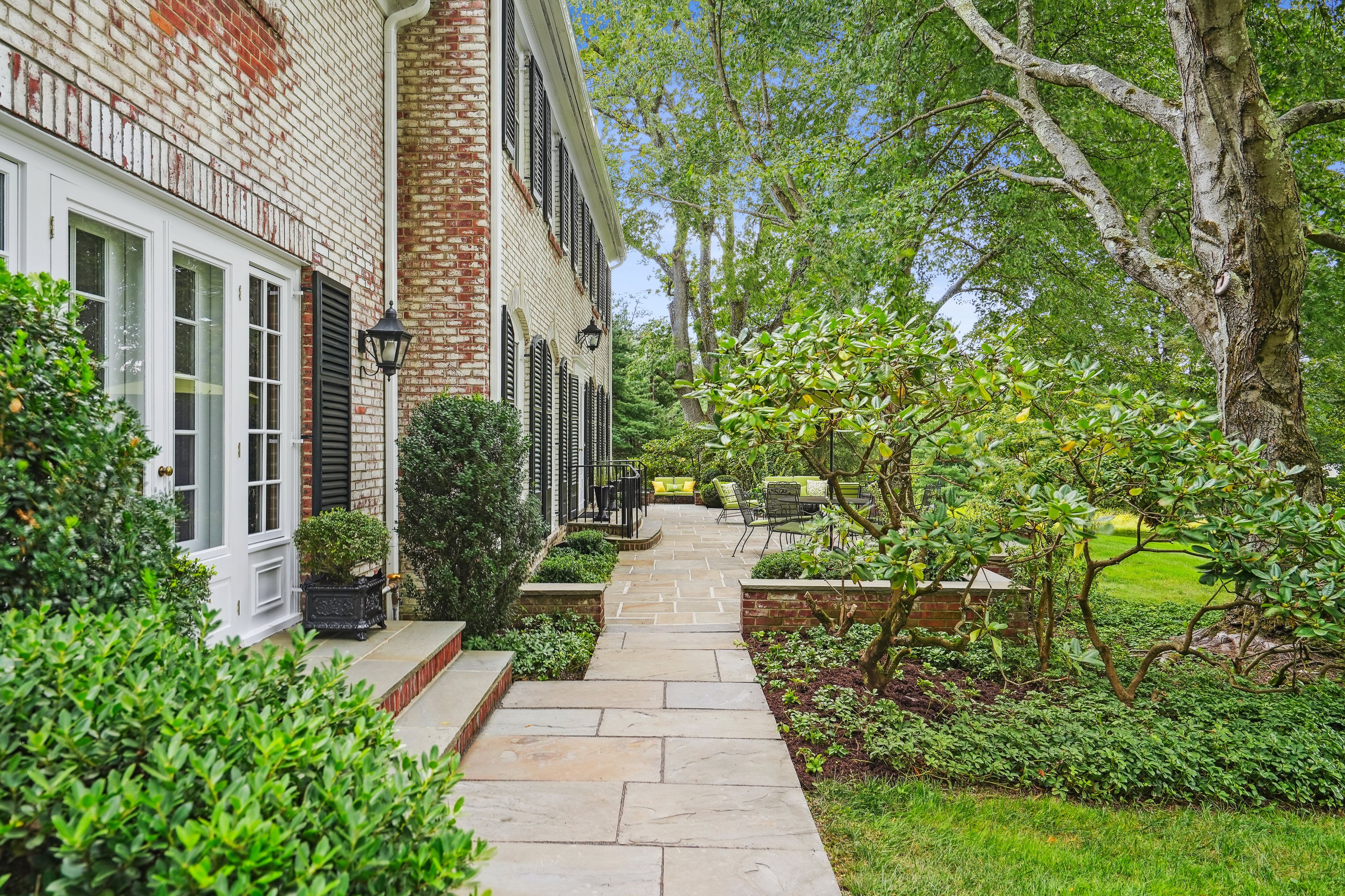 21 Featherbed Lane 