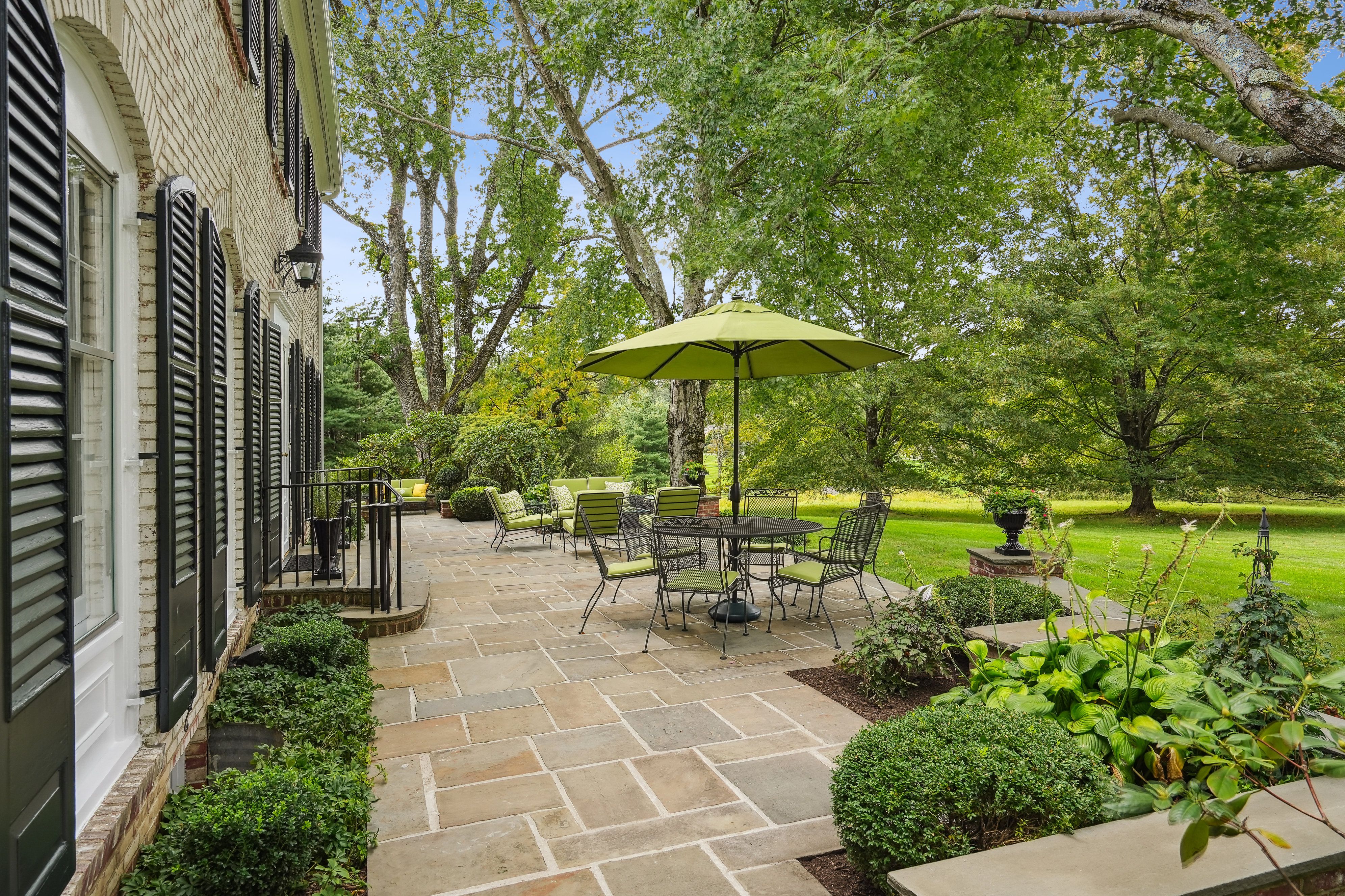 21 Featherbed Lane 