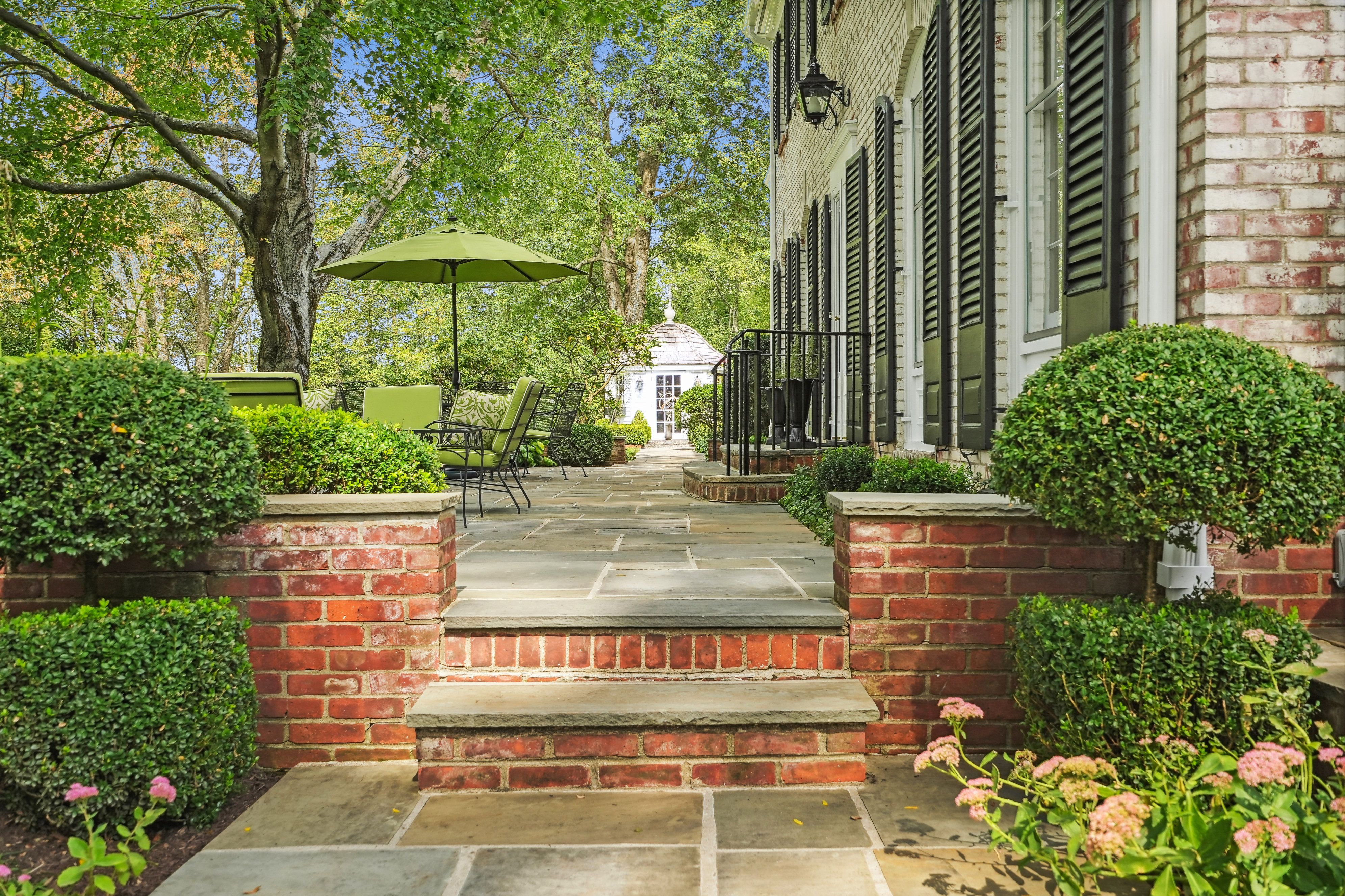 21 Featherbed Lane 