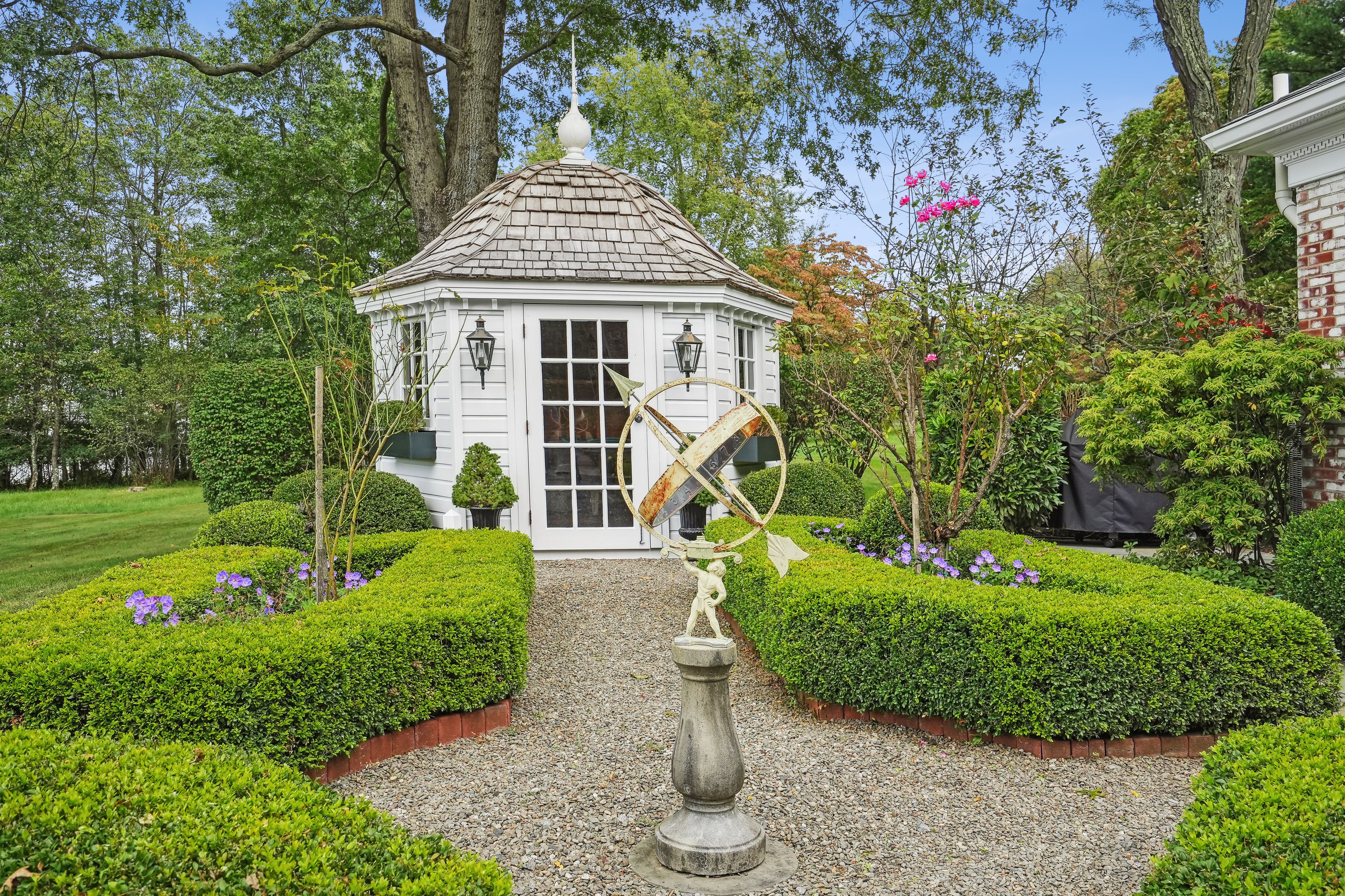 21 Featherbed Lane 