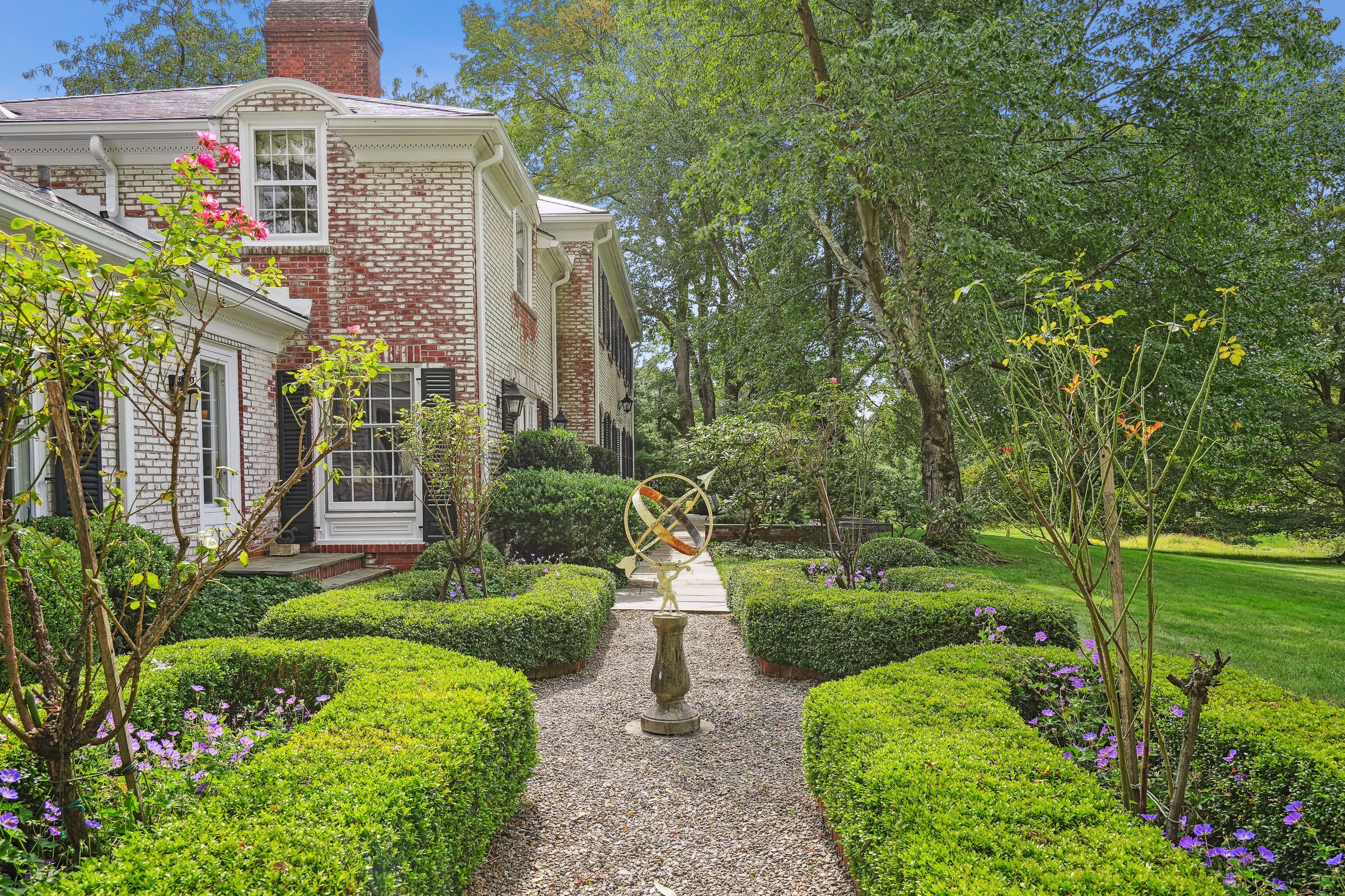21 Featherbed Lane 