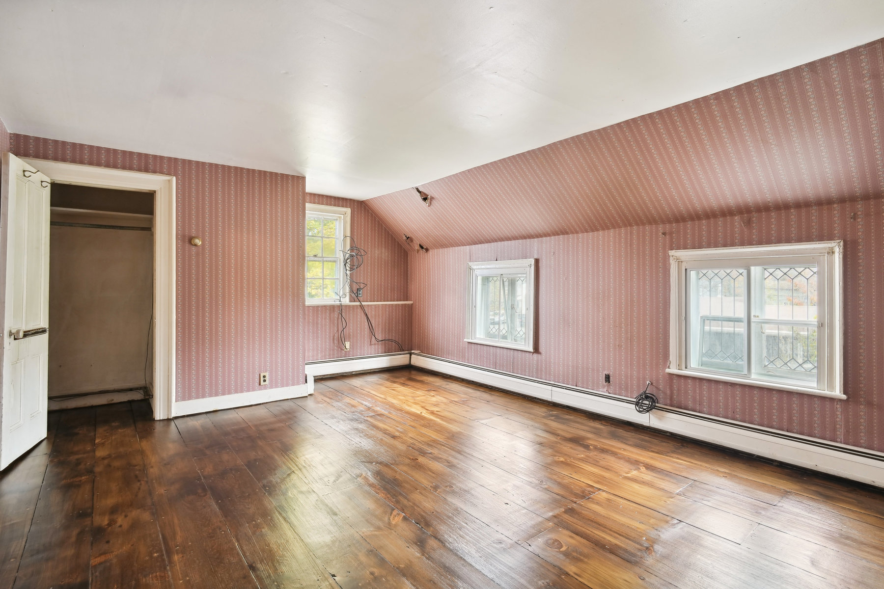 36 West Franklin Avenue 