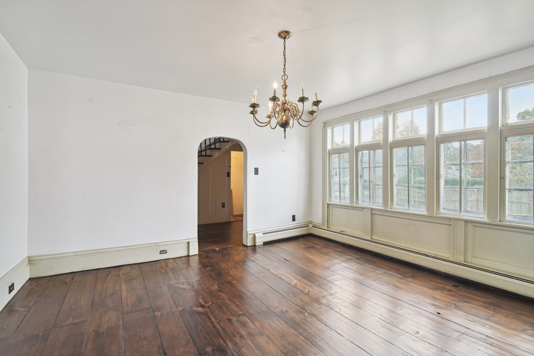 36 West Franklin Avenue 