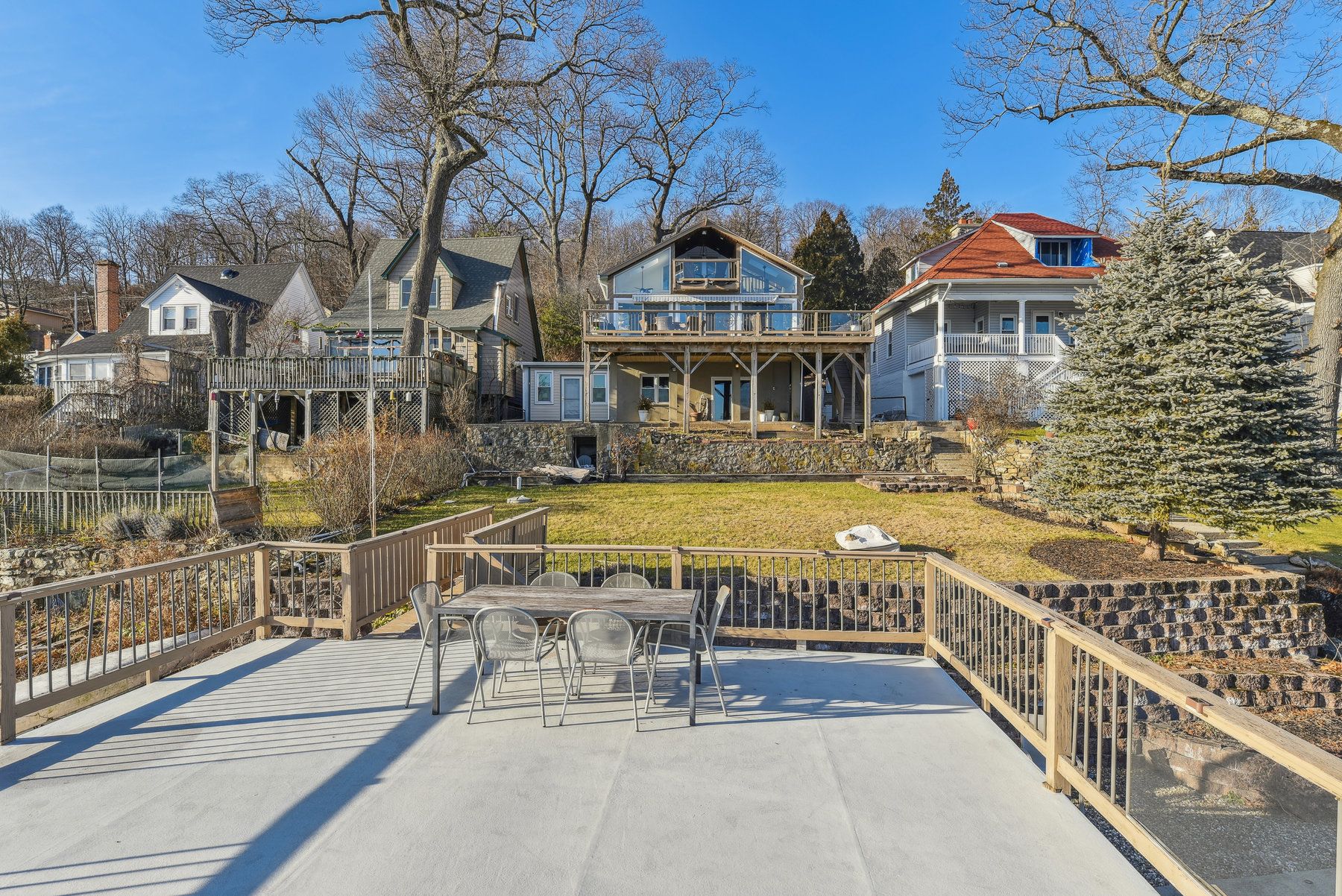 251 Lakeside Boulevard 
