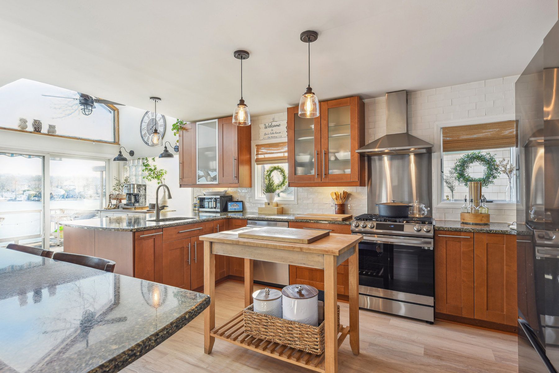 251 Lakeside Boulevard 