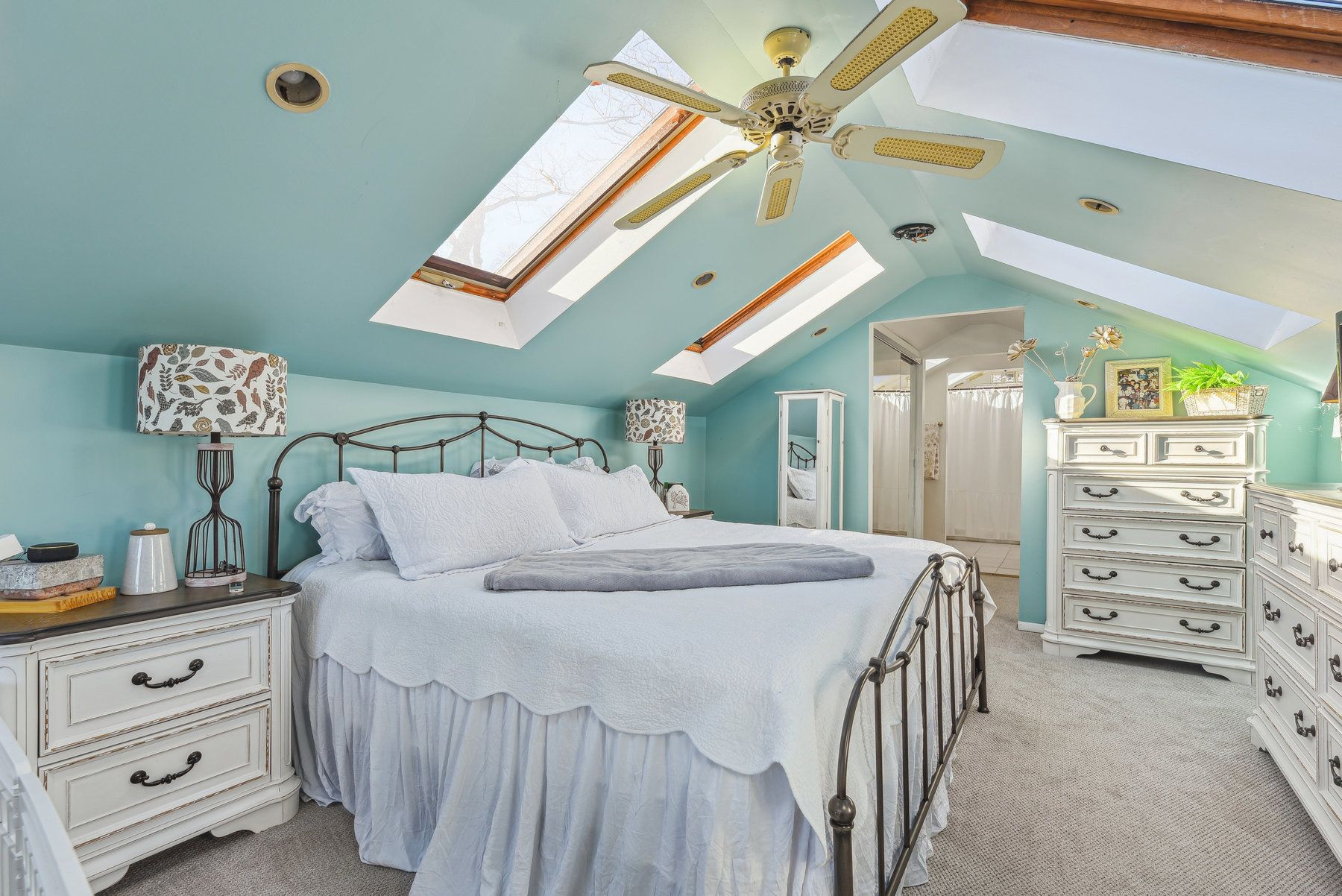 251 Lakeside Boulevard 