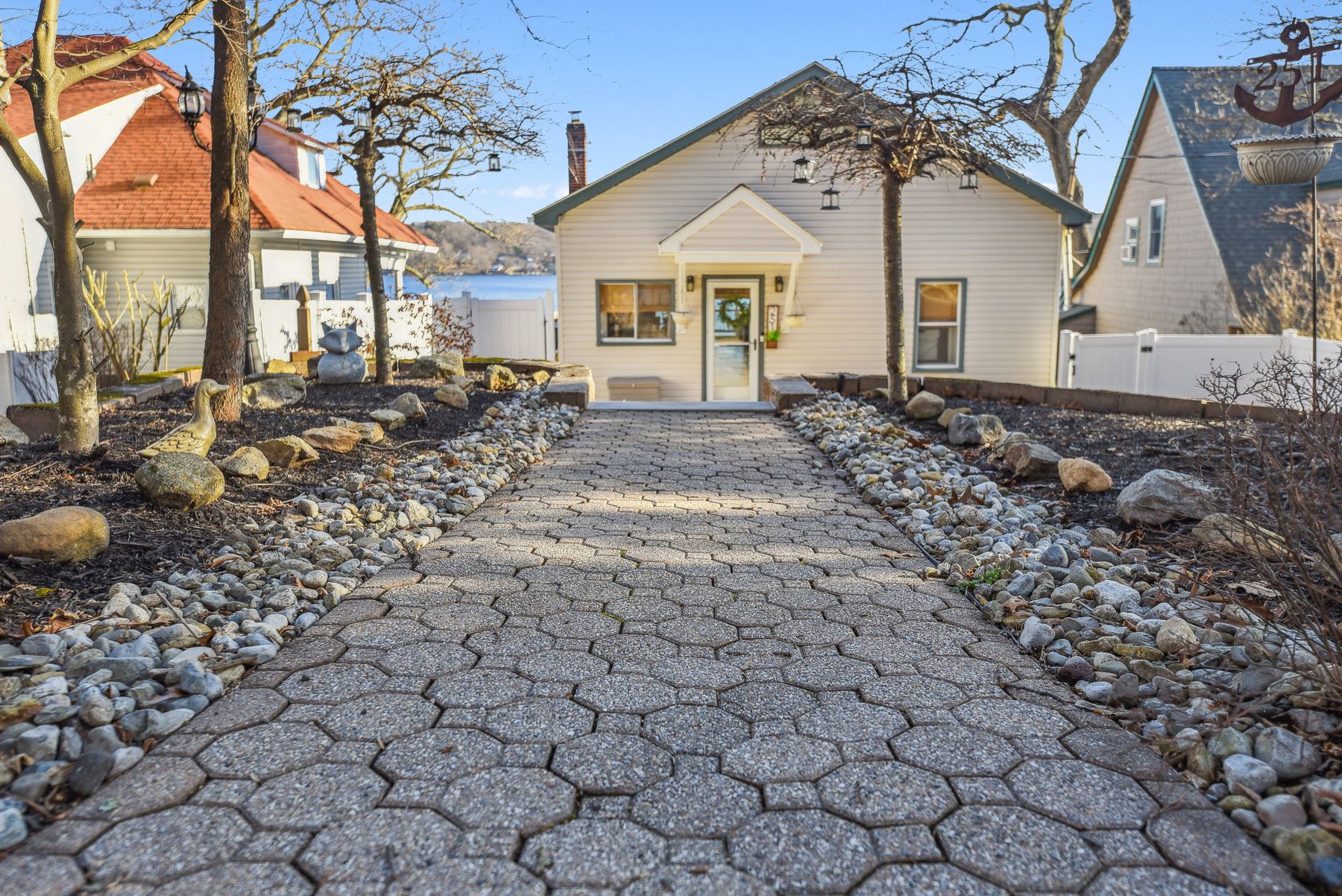 251 Lakeside Boulevard 