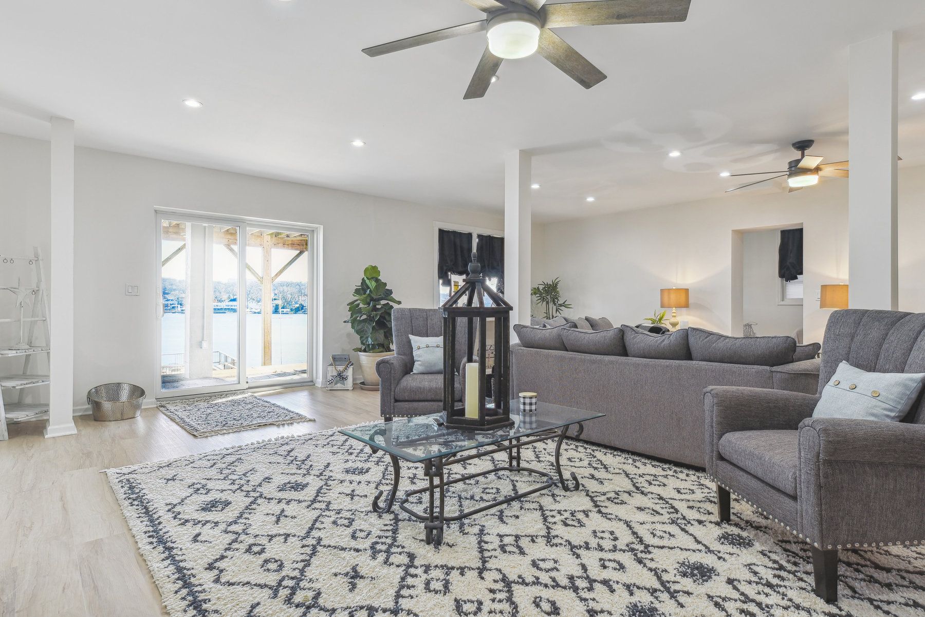 251 Lakeside Boulevard 