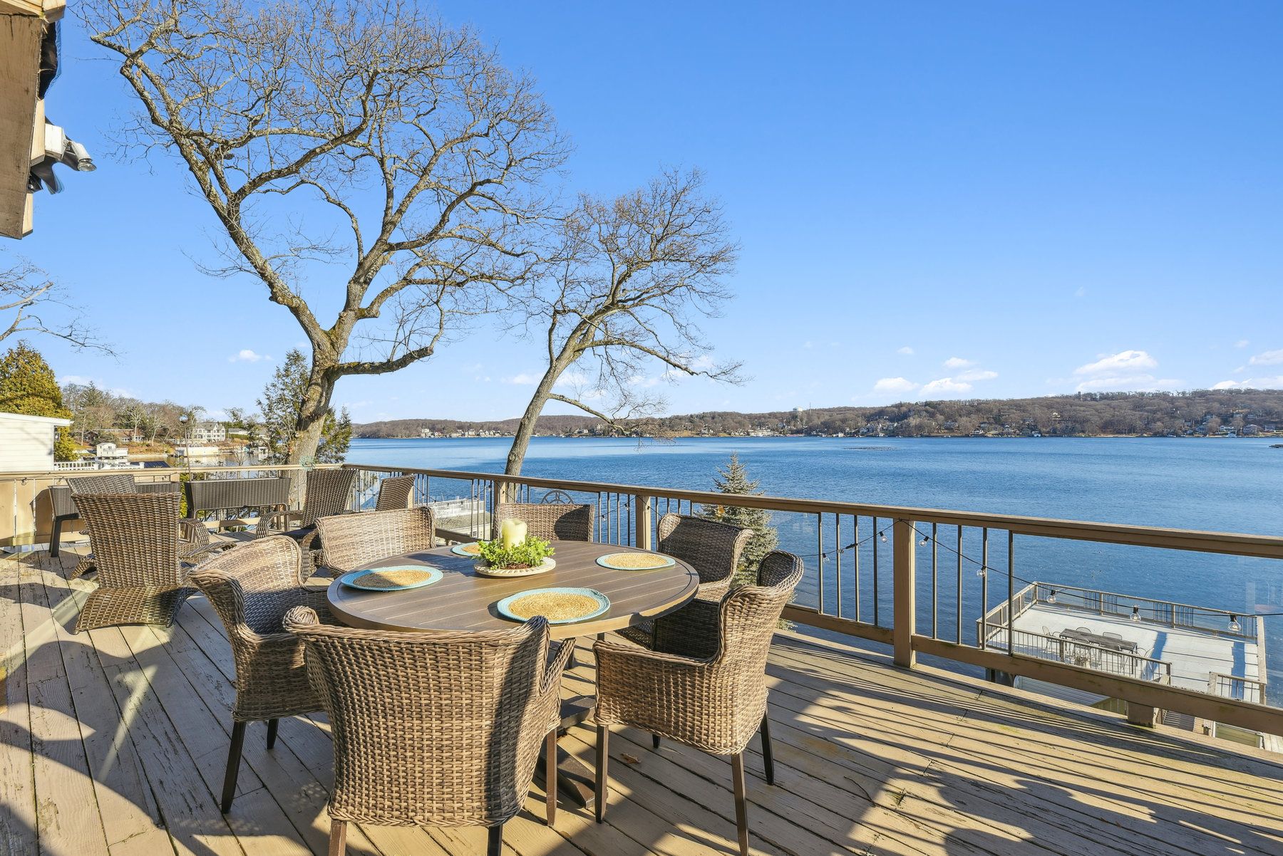 251 Lakeside Boulevard 