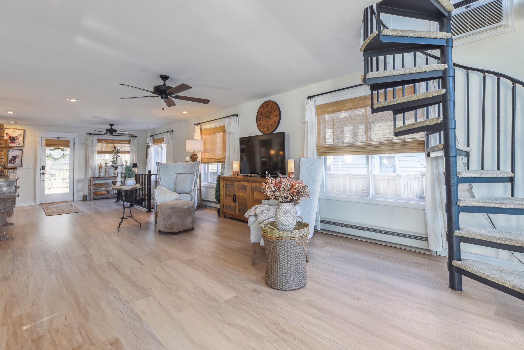 251 Lakeside Boulevard 