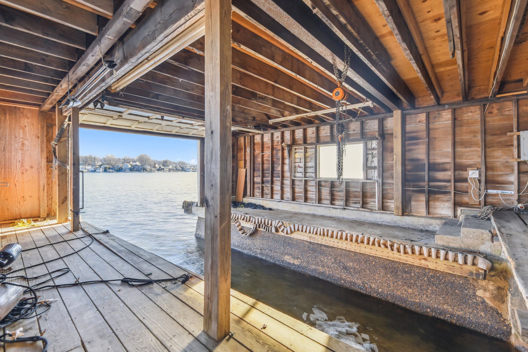 251 Lakeside Boulevard 