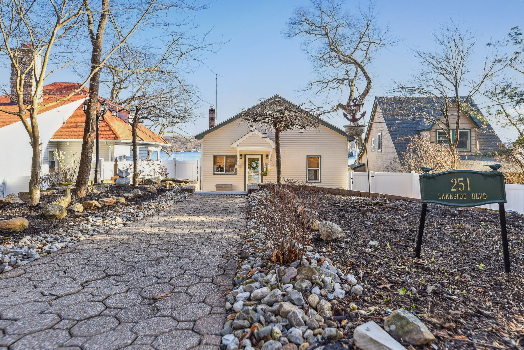 251 Lakeside Boulevard 