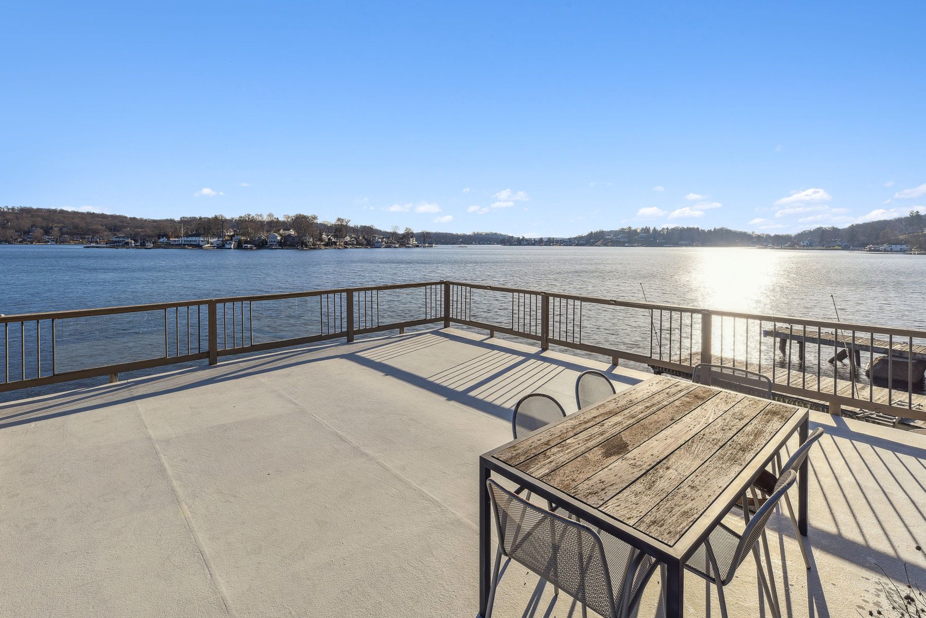 251 Lakeside Boulevard 