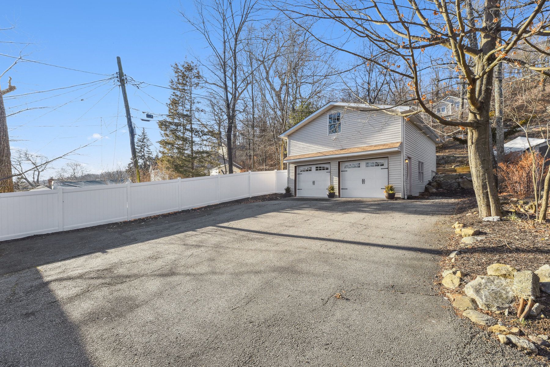 251 Lakeside Boulevard 