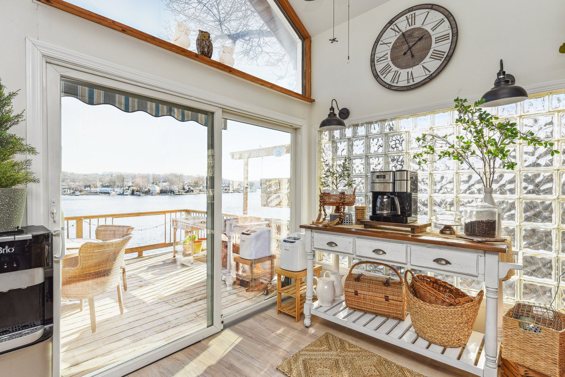 251 Lakeside Boulevard 