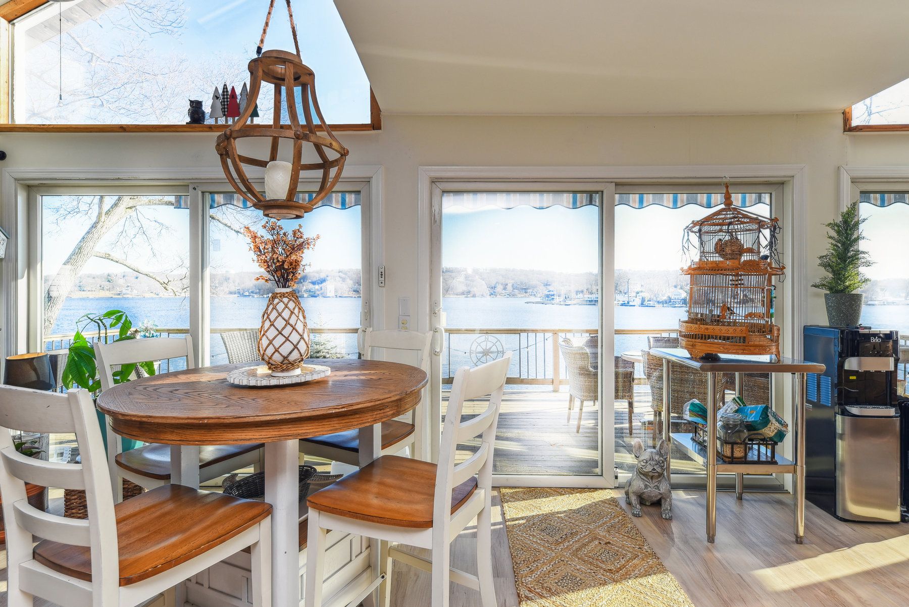 251 Lakeside Boulevard 