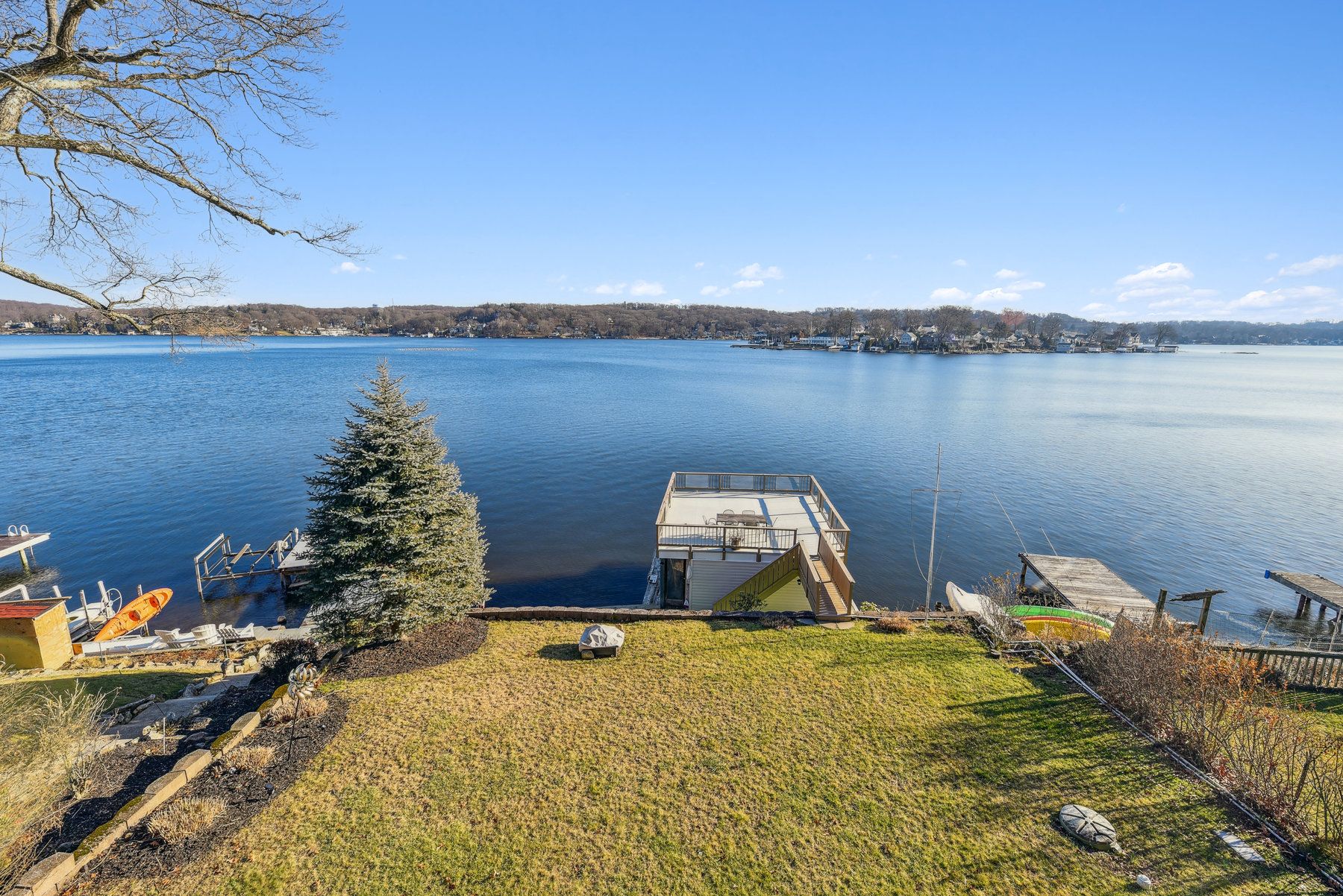 251 Lakeside Boulevard 
