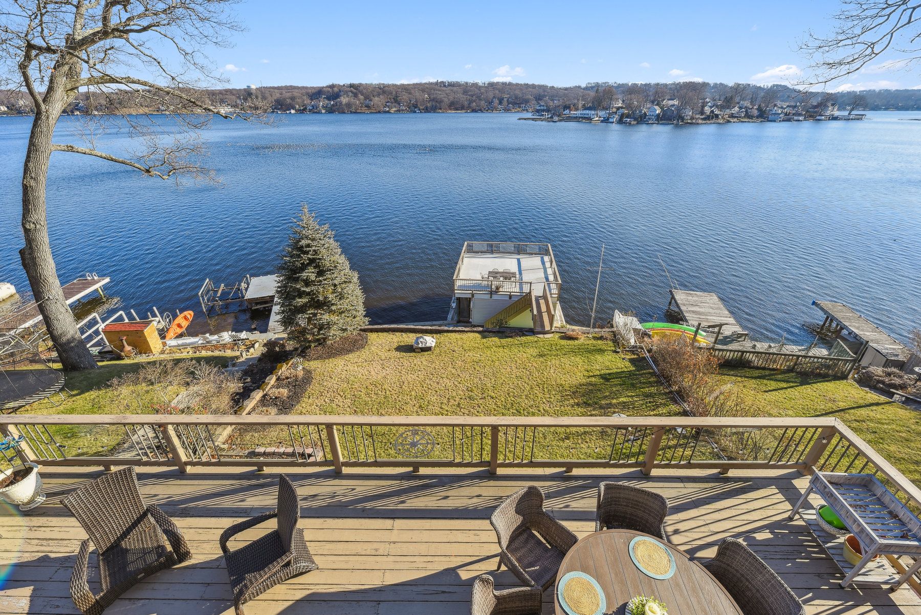 251 Lakeside Boulevard 