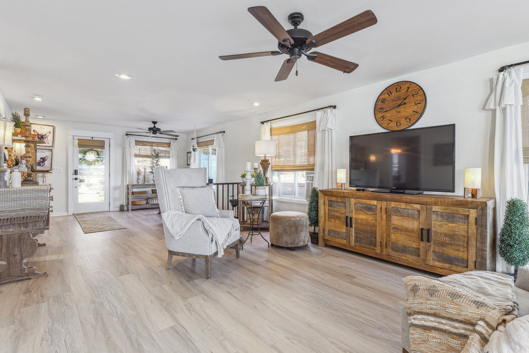 251 Lakeside Boulevard 
