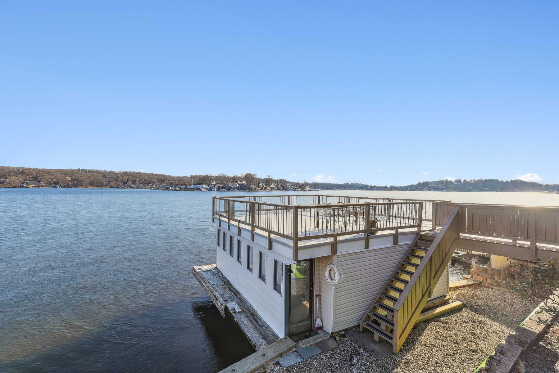 251 Lakeside Boulevard 