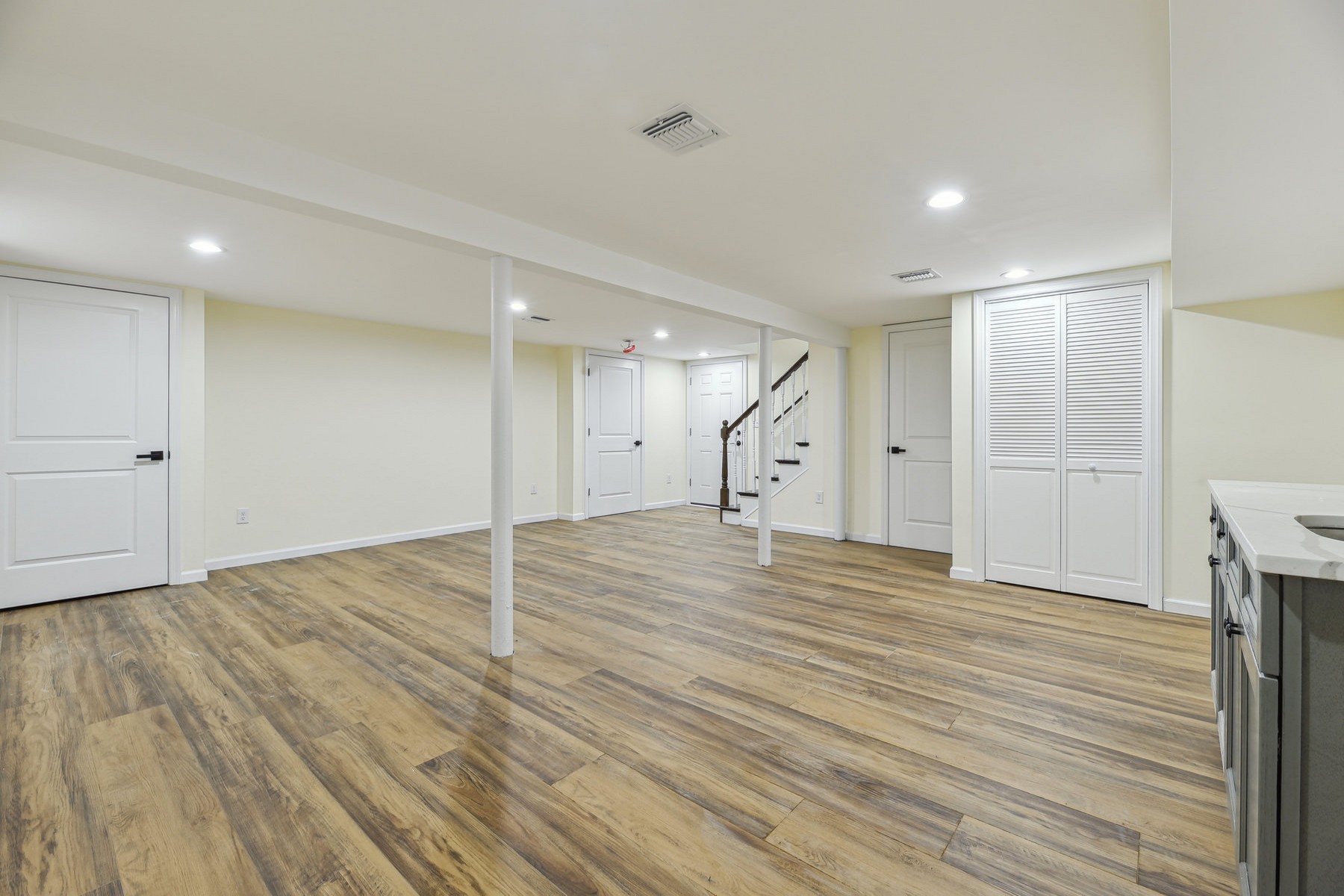 387 E Passaic Ave 