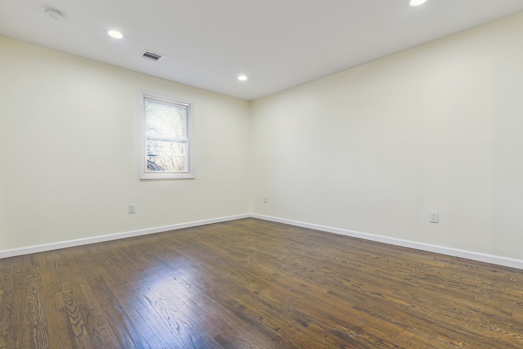 387 E Passaic Ave 