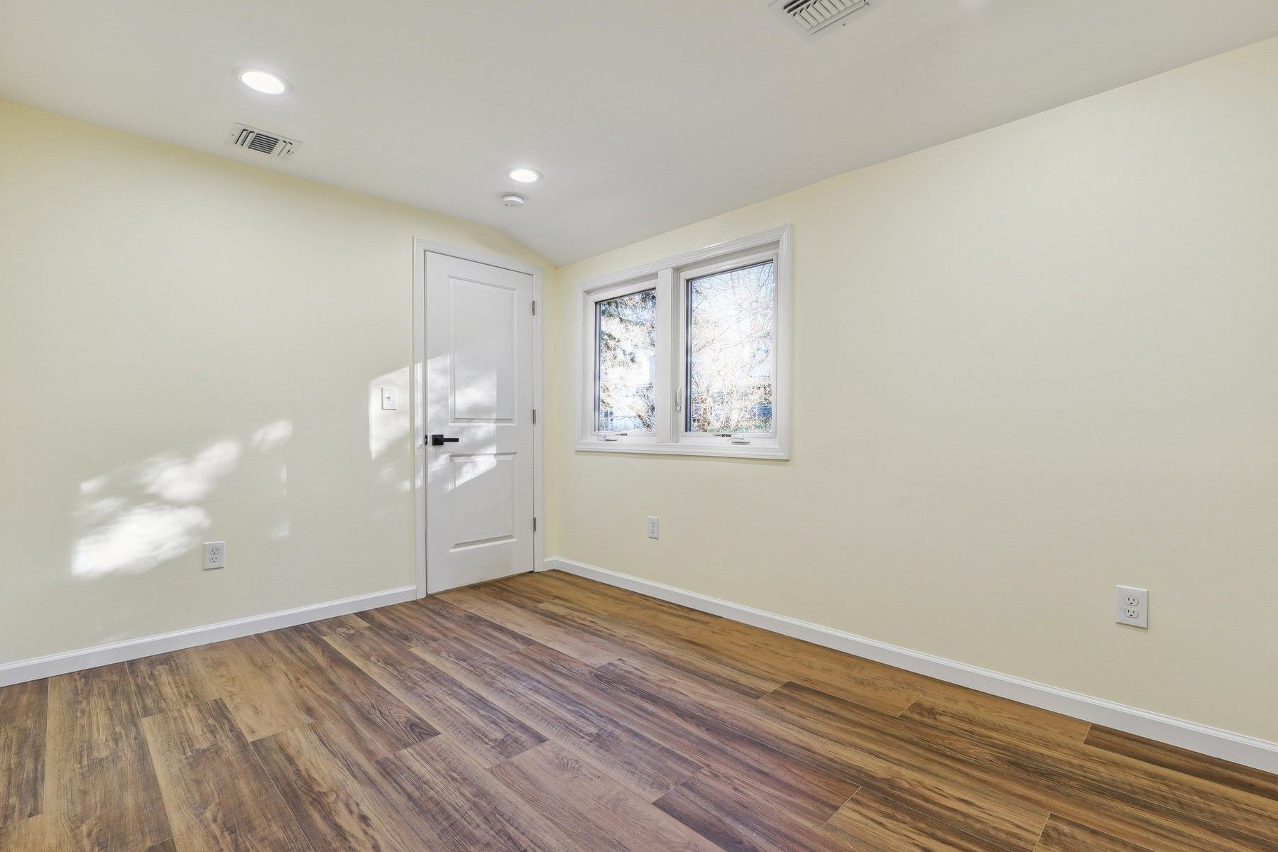 387 E Passaic Ave 