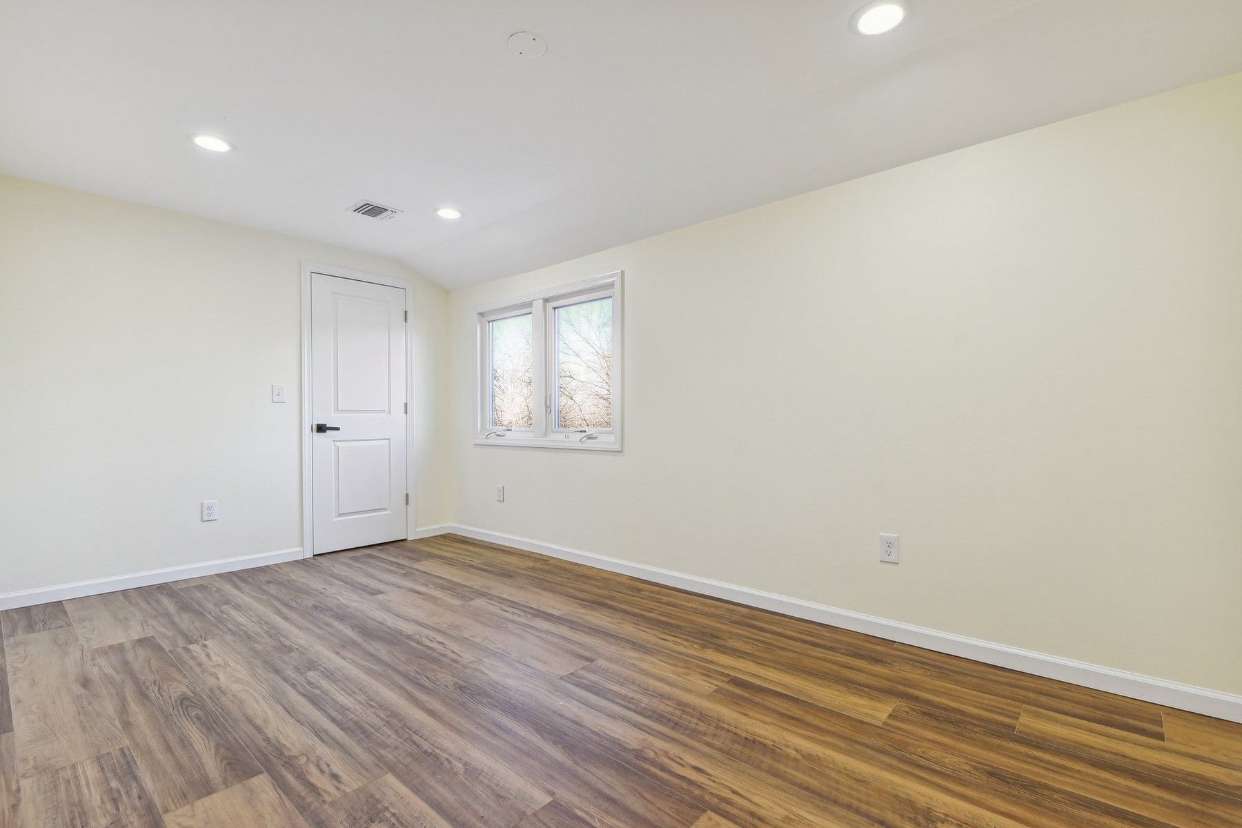 387 E Passaic Ave 