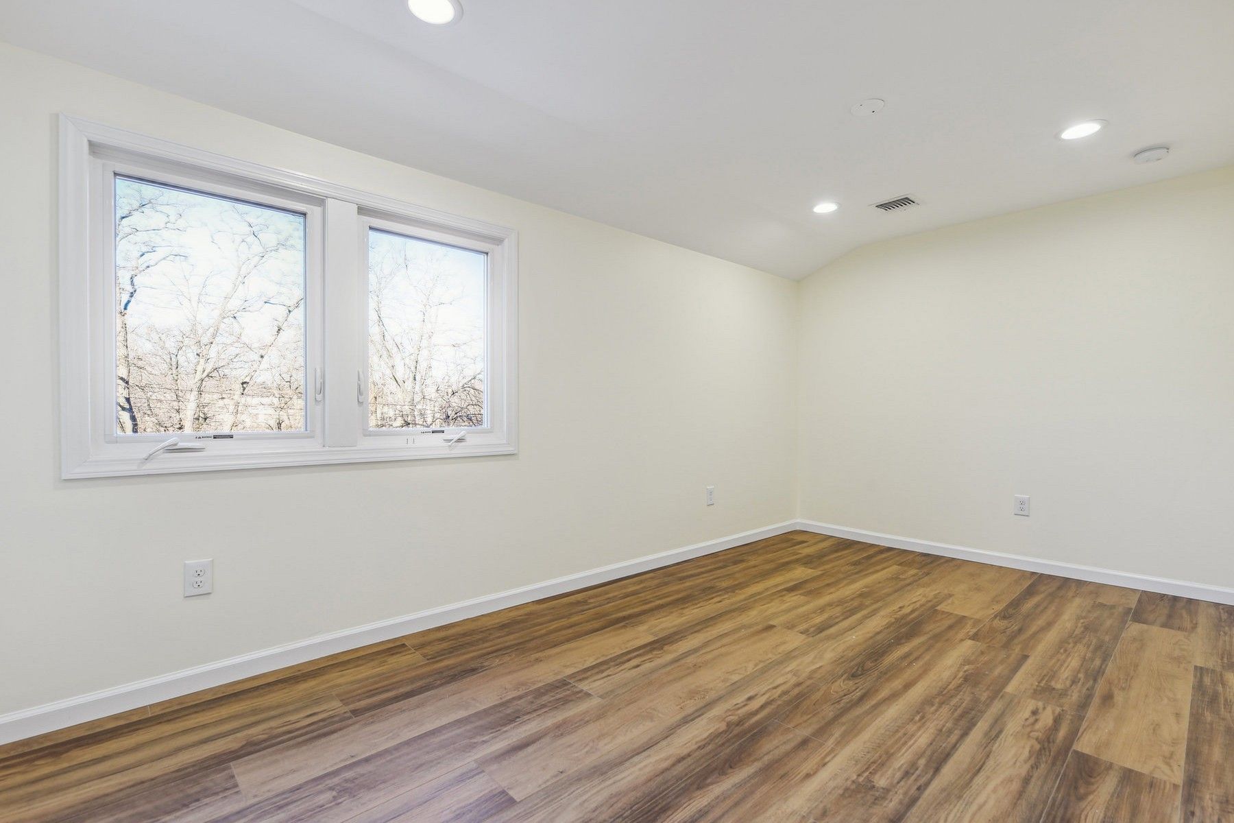 387 E Passaic Ave 