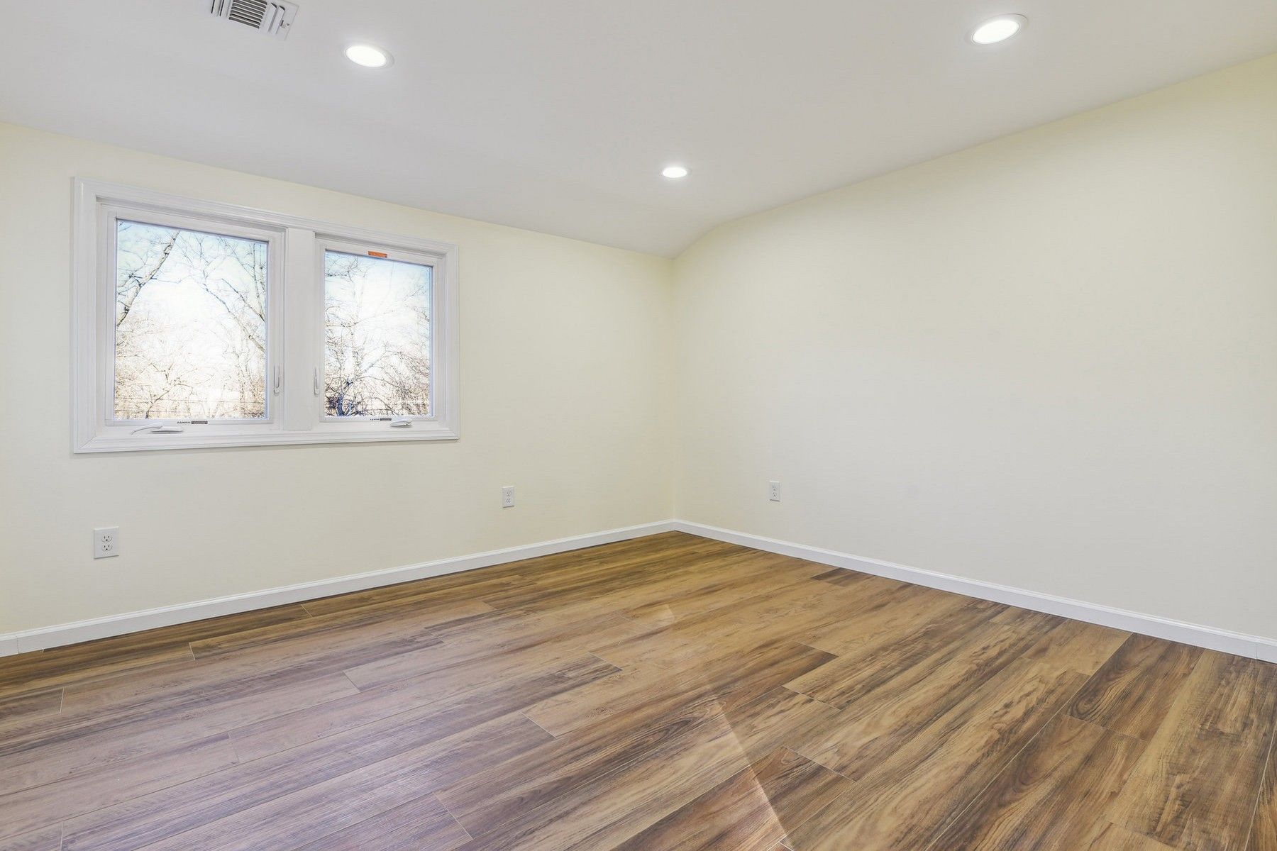 387 E Passaic Ave 