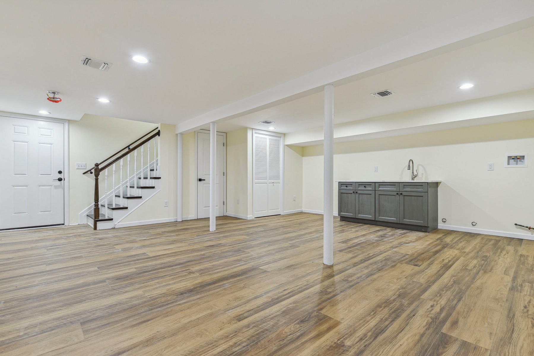 387 E Passaic Ave 