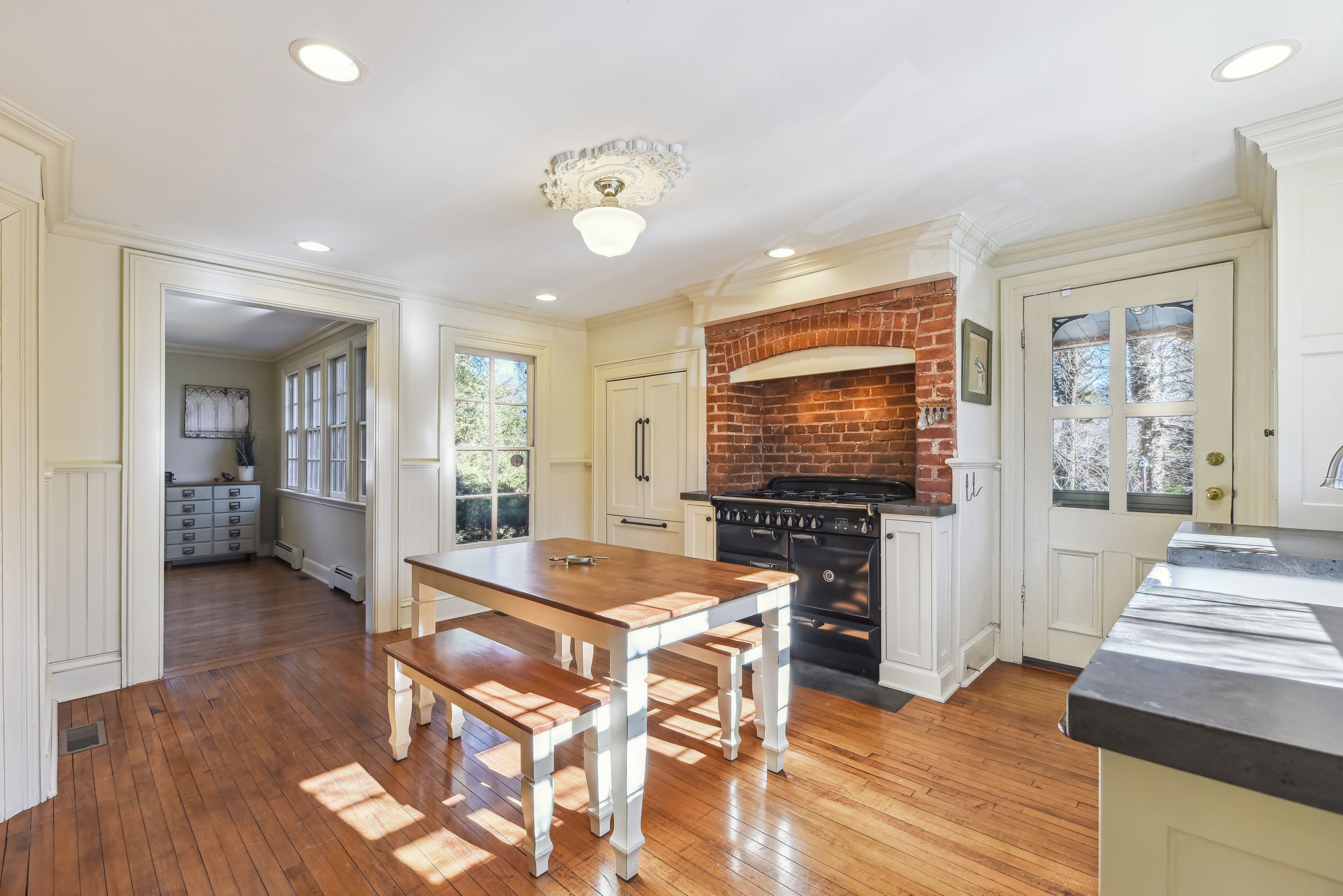 31 Hobart Avenue 
